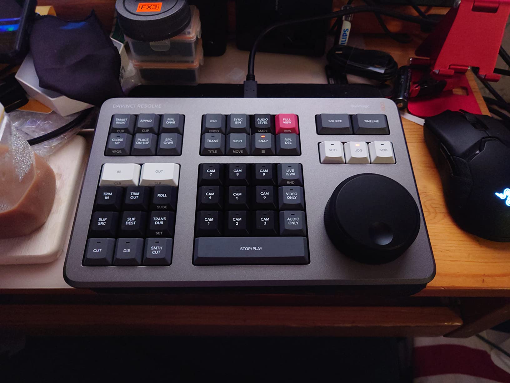 Blackmagic Design Davinci Resolve Speed Editor, Bluetooth & USB-C Editing Keyboard Bundle with Davinci Resolve Studio Activation Card customer photo 1