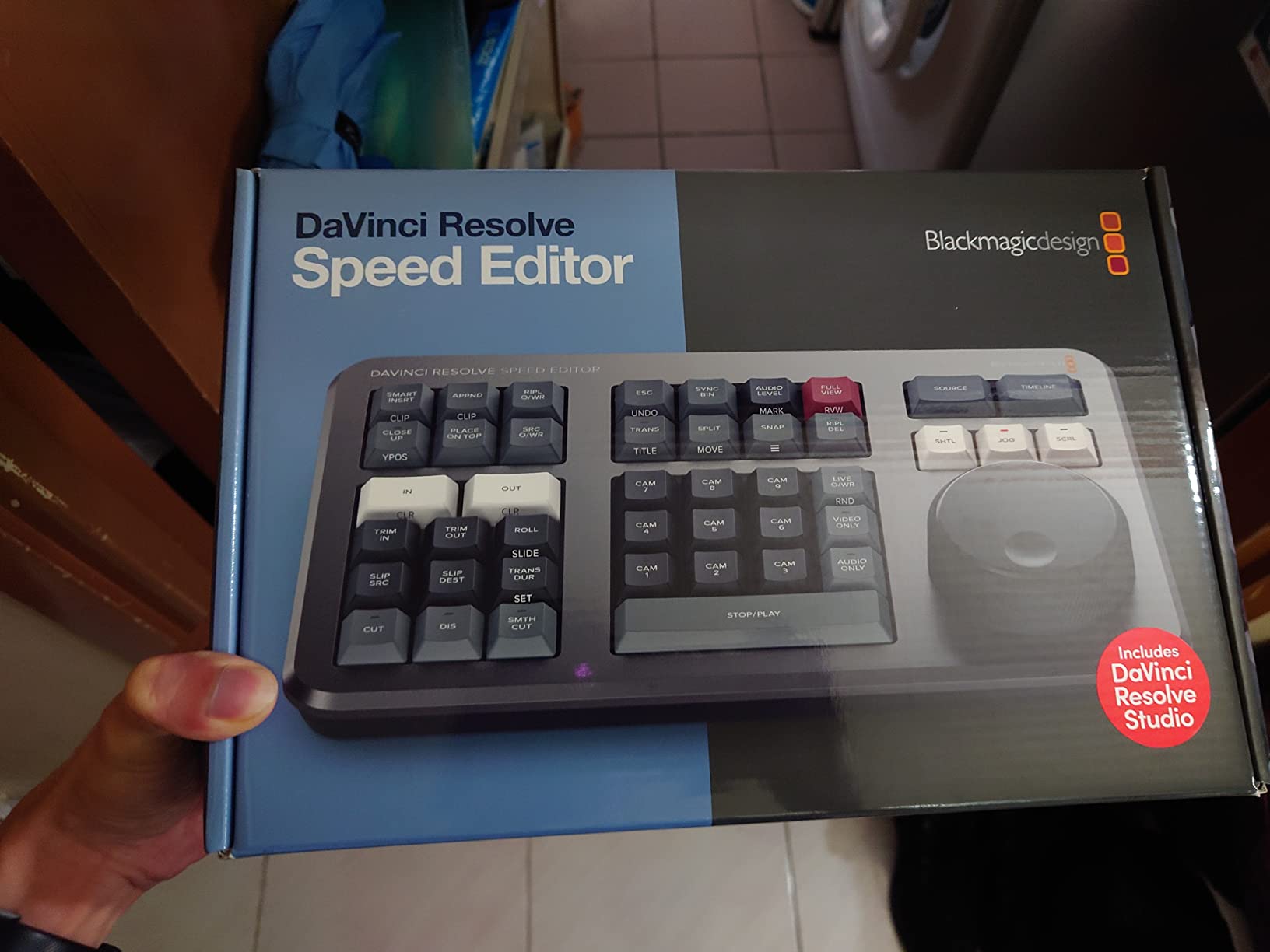 Blackmagic Design Davinci Resolve Speed Editor, Bluetooth & USB-C Editing Keyboard Bundle with Davinci Resolve Studio Activation Card customer photo 2