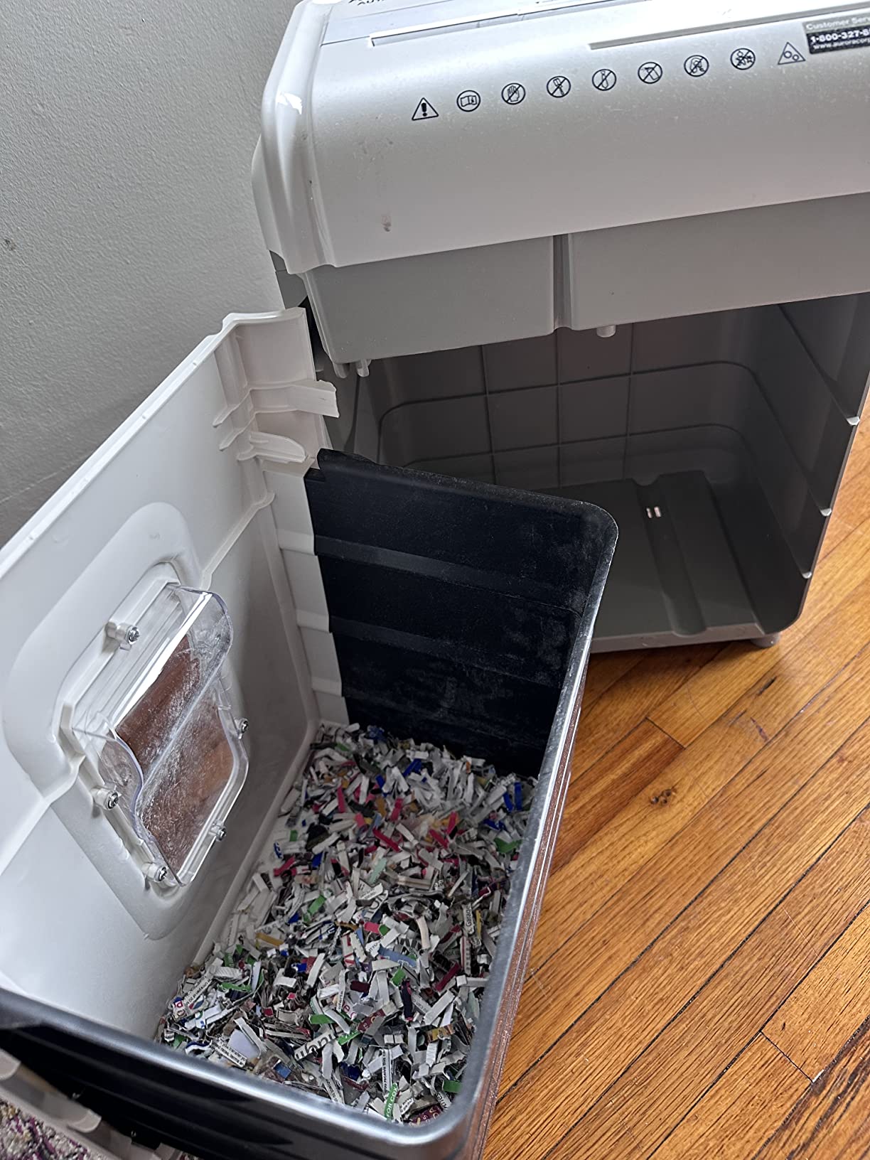 Aurora AU1260XA Anti-Jam 12-Sheet Crosscut Paper and CD/Credit Card Shredder customer photo 1