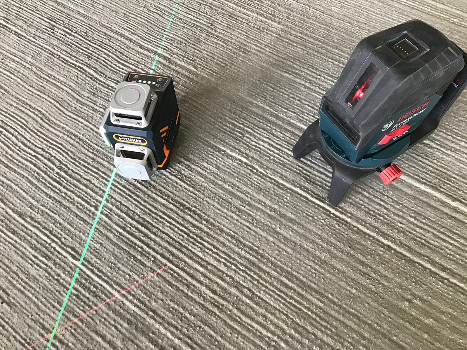CIGMAN Laser Level Self Leveling 3x360° for Picture Hanging & Construction customer photo 2