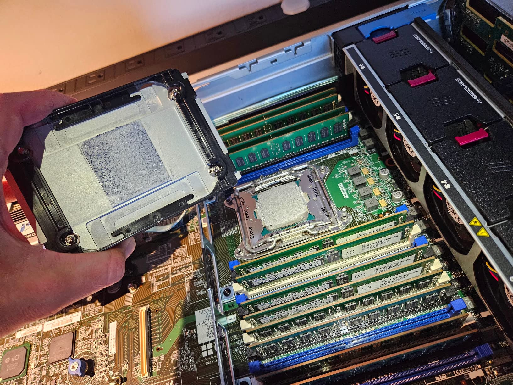 HP DL380 G9 Server / 2X E5-2670 V3 2.3GHz = 24 Cores / 128GB RAM / P840 / 12x 3TB SAS (Renewed) customer photo 1