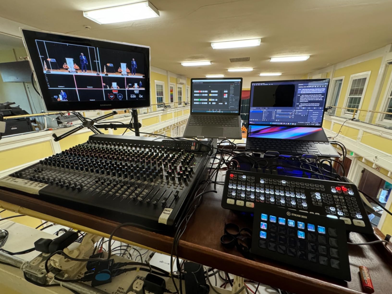 Blackmagic Design ATEM Mini Extreme HDMI Switcher | 8-input HDMI live production switcher with streaming, recording, and multiview customer photo 1