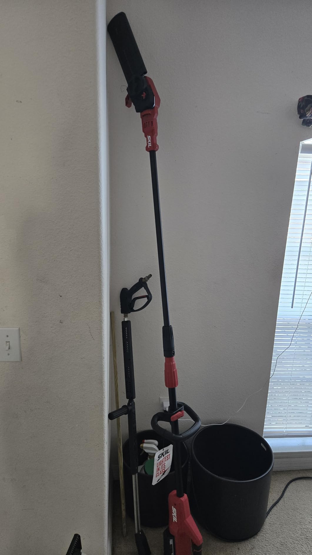 SKIL PWR CORE 40 Brushless 40V 10'' Pole Saw Kit with Over 9ft. Telescoping Shaft & Angled Head, Includes 2.5Ah Battery and Auto PWR Jump Charger - PS4561C-10 customer photo 1