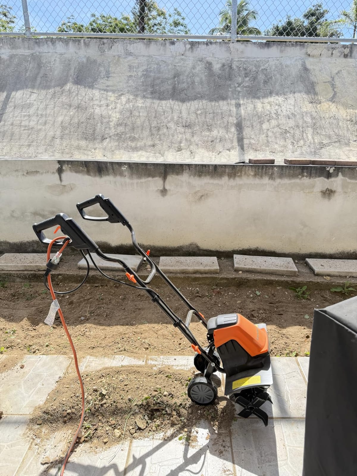 LawnMaster 13.5 Amp 18-Inch Electric Tiller - TE1318M customer photo 2