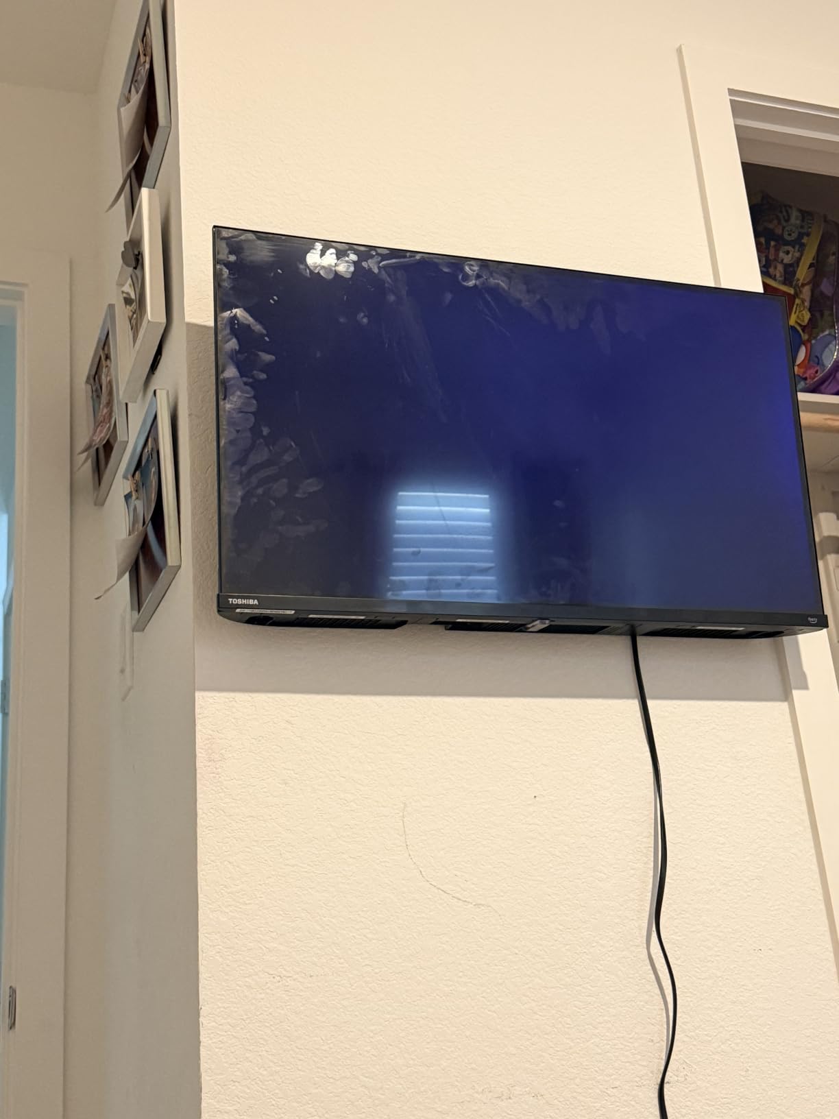 No Stud TV Wall Mount, Drywall Studless TV Hanger No Damage, No Drill, Non Screws, Dry Wall Flat Screen TVs Easy Install Bar Bracket fits VESA 12-55 inch TVs up to 99 lbs, Include Hardware Levels customer photo 2