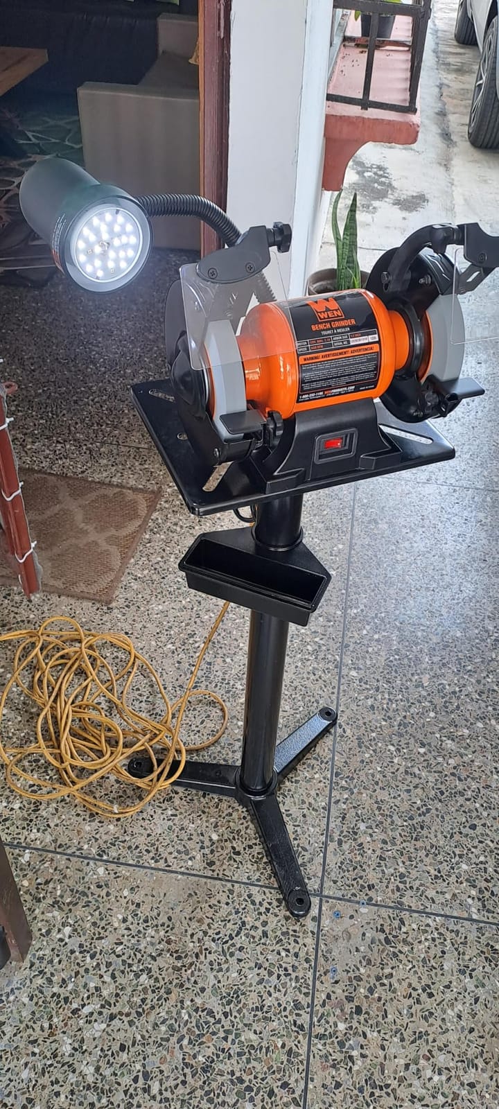 WEN BG4276 2.1-Amp 6-Inch Single Speed Bench Grinder with Flexible Work Light customer photo 1