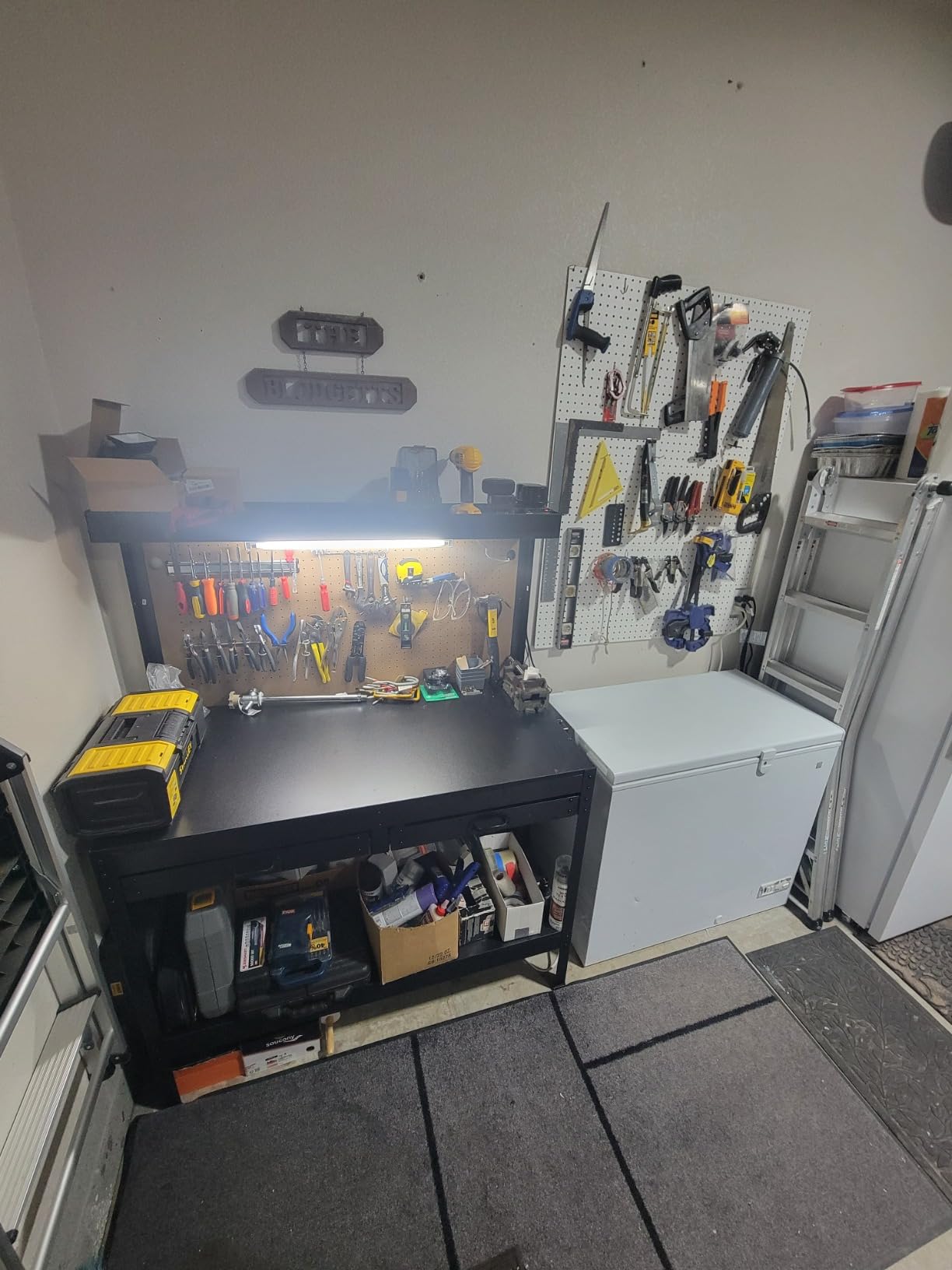 WEN WB4723T 48-Inch Workbench with Power Outlets and Light, Black customer photo 1