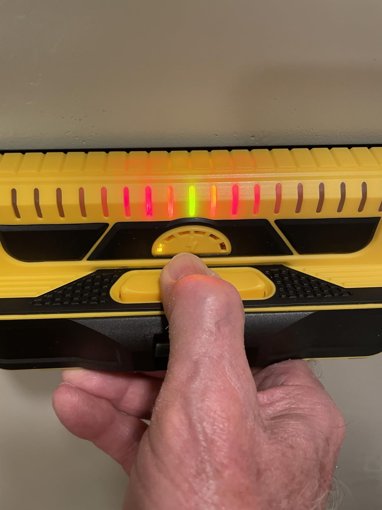 Franklin Sensors ProSensor M210 13-Sensor Stud Finder, Live Wire Detection | High-Accuracy Stud Finder Wall Scanner, Wood and Metal Stud Detector, Made in the USA, Shows Full Width of Studs customer photo 2