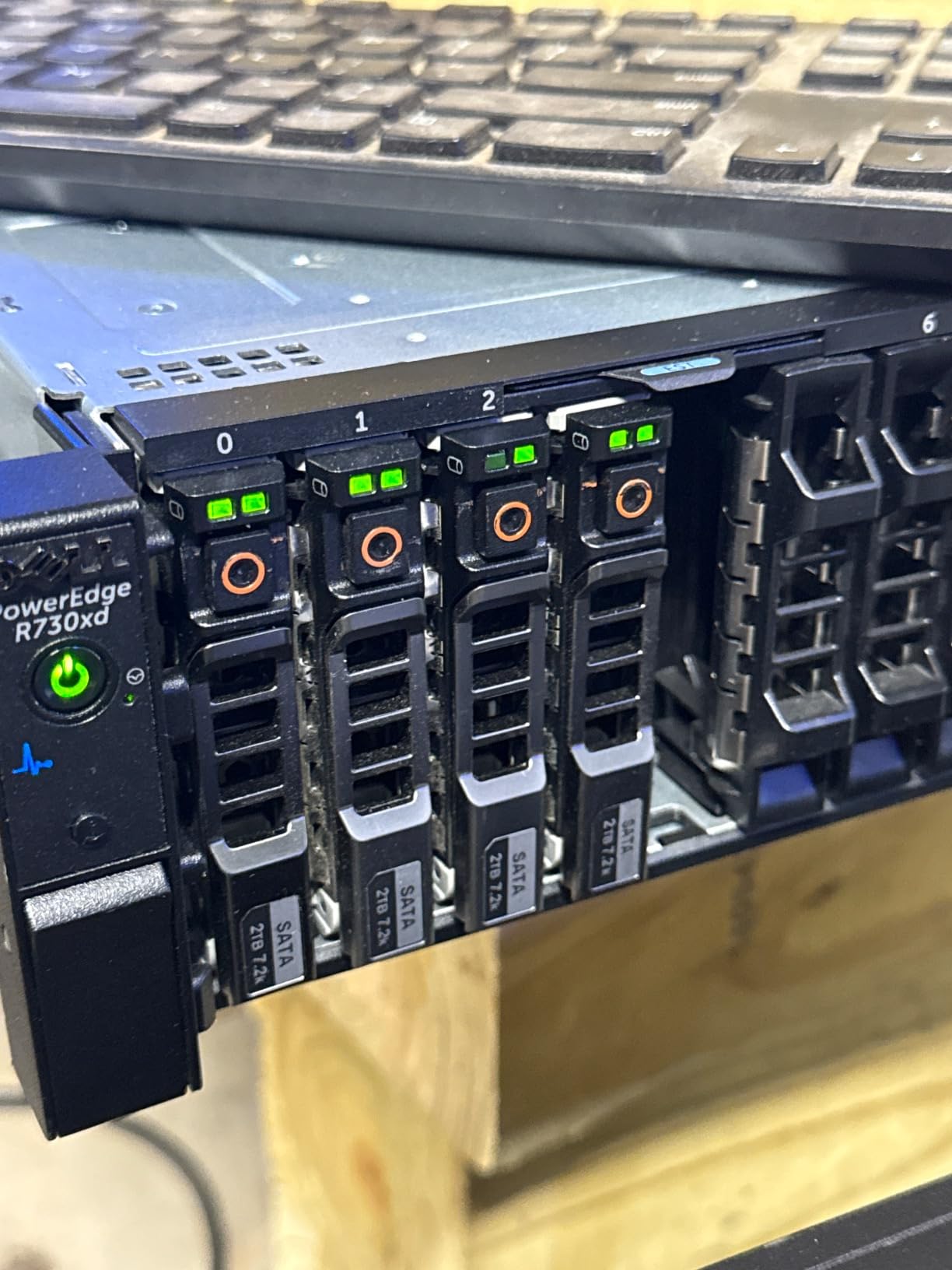 Dell PowerEdge R730xd Server 24B SFF 2U, 2X Intel Xeon E5-2690 v4 2.6Ghz (28-cores Total), 128GB DDR4 RAM, 4X 1.2TB 10K SAS 2.5