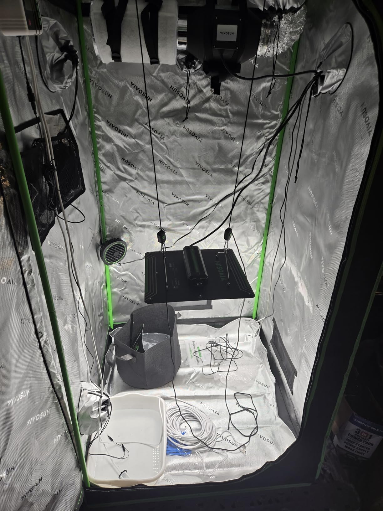 VIVOSUN 3x3 Grow Tent Kit 200W LED Light A22 WiFi Control Grow System | Full Spectrum LED, Automatic Ventilation, GrowHub Controller with Temp Humidity Sensor, 36
