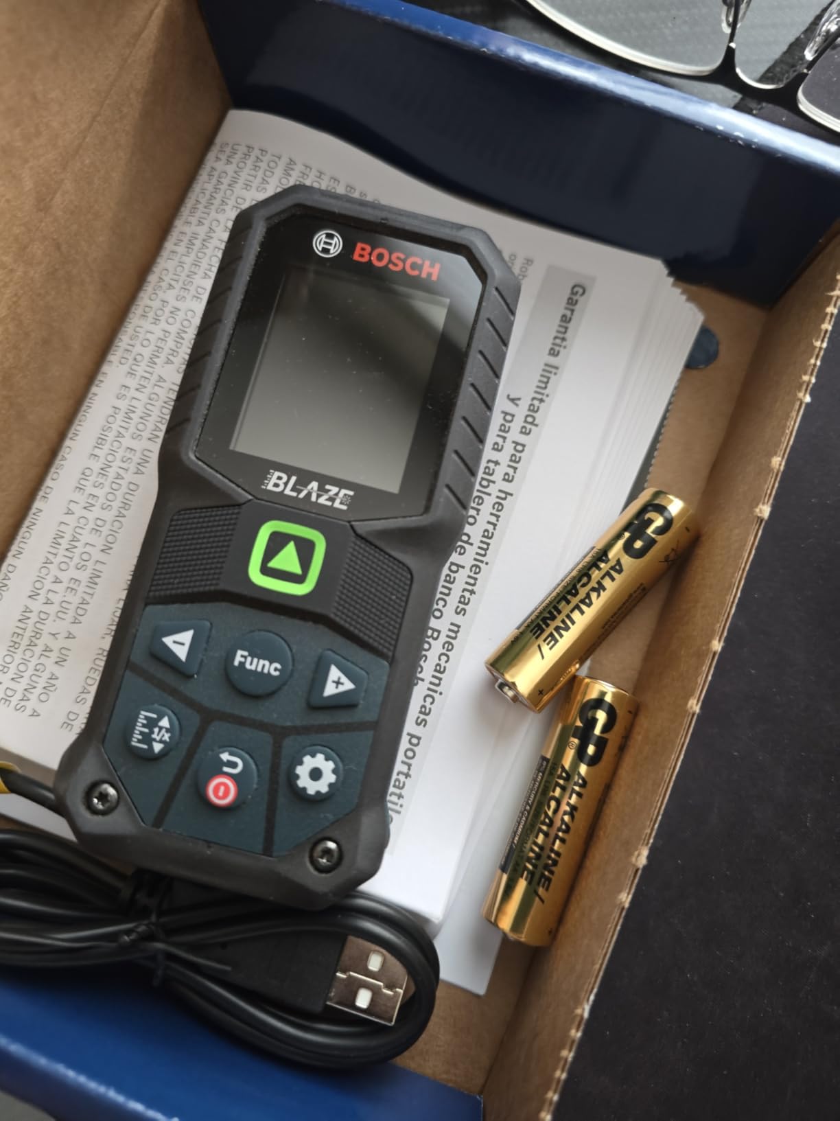 BOSCH PRO GLM165-27CGL 12V Max Blaze Connected Green-Beam 165 Ft. Laser | Real-time measurement, backlit color display, 1/16 in. accuracy, contractors, stable mounting, surveying, construction customer photo 2