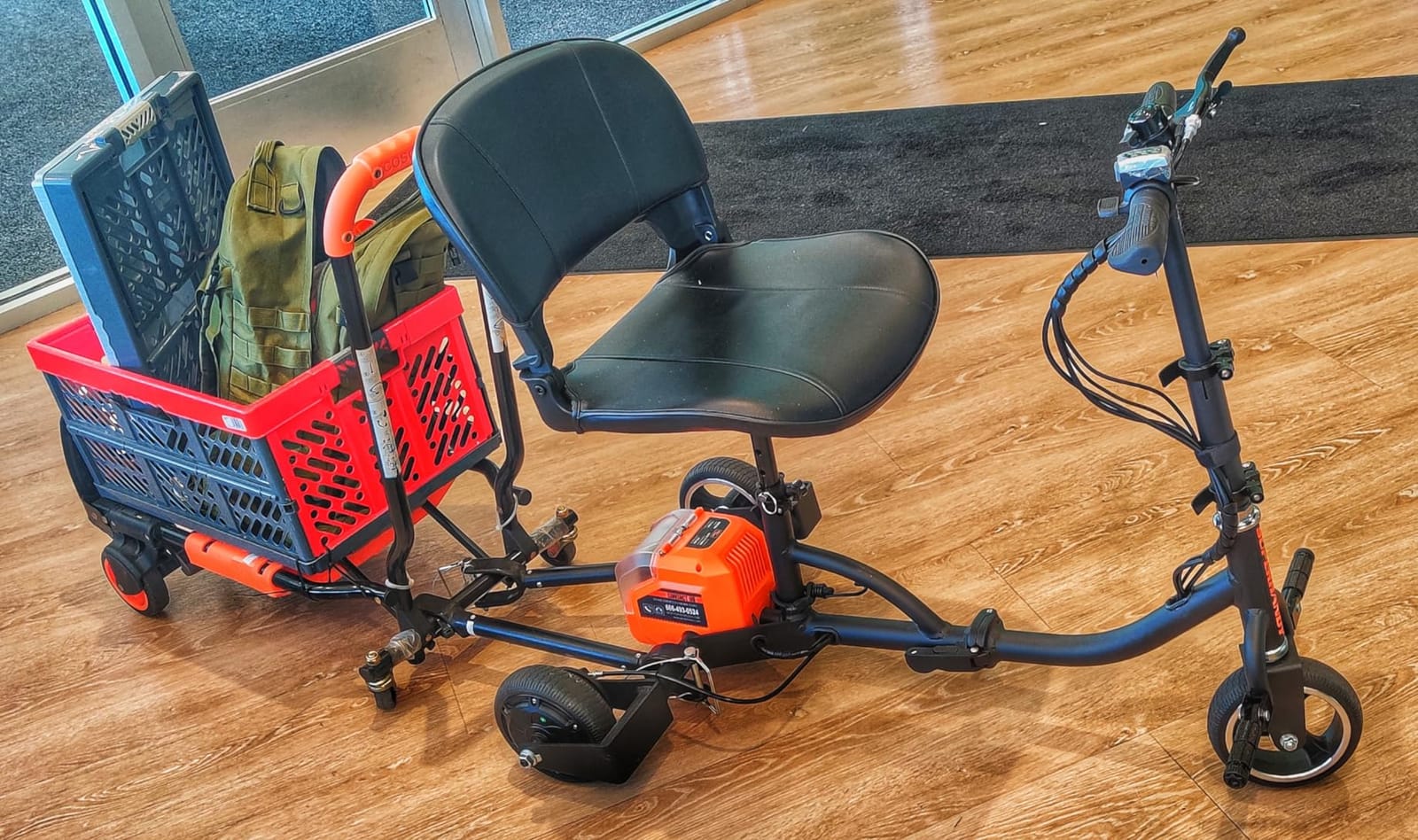 SuperHandy Passport Mobility Scooter for Adults- Foldable, 3 Wheel, Airline Travel Friendly - 13 Mile Range, Includes 2 Removable 44.4V Lithium-ion Batteries & Charger (275 Lbs) | 3-wheel Passport scooter with 13-mile range and two removable 44.4V batteries customer photo 1