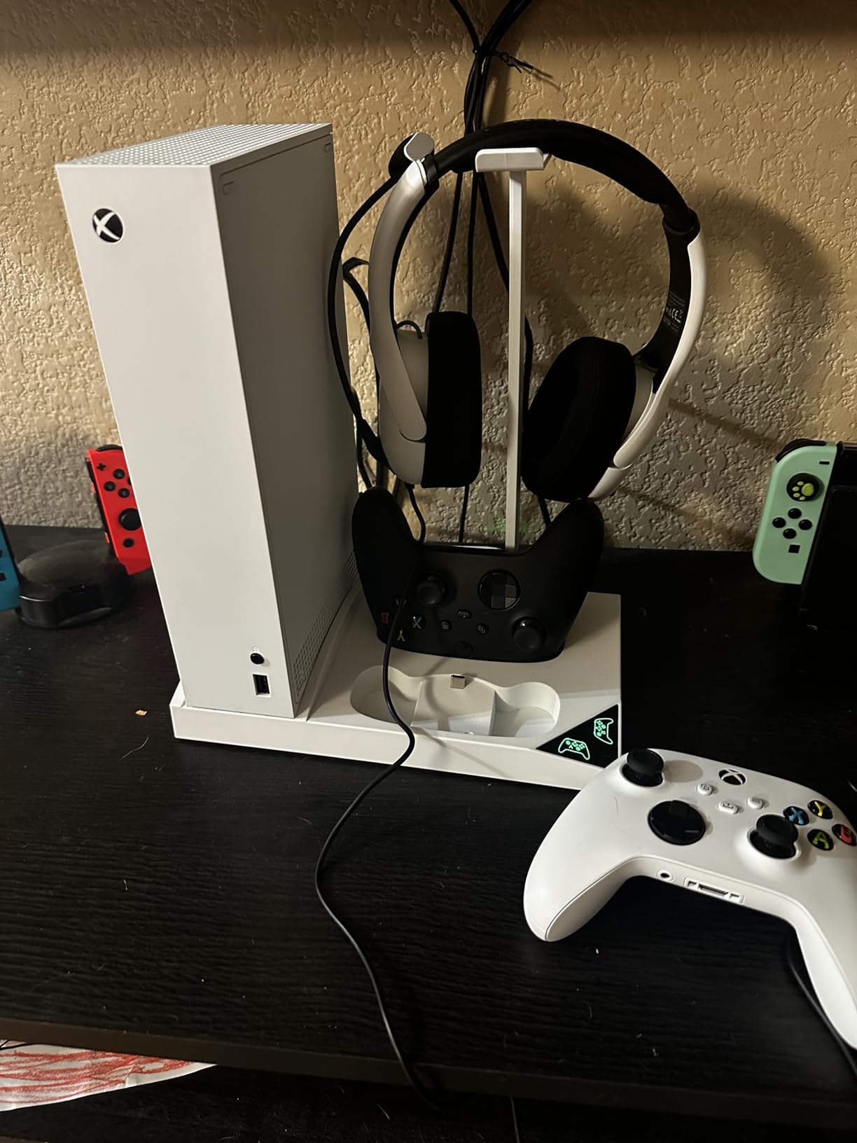MENEEA Charger Stand Cooling Fan for Xbox Series S Console&Controller, White | Vertical Dual Cooler System Charging Dock Accessories with 2x1400mAh Rechargeable Battery, Earphone Bracket for Xbox Series S customer photo 1