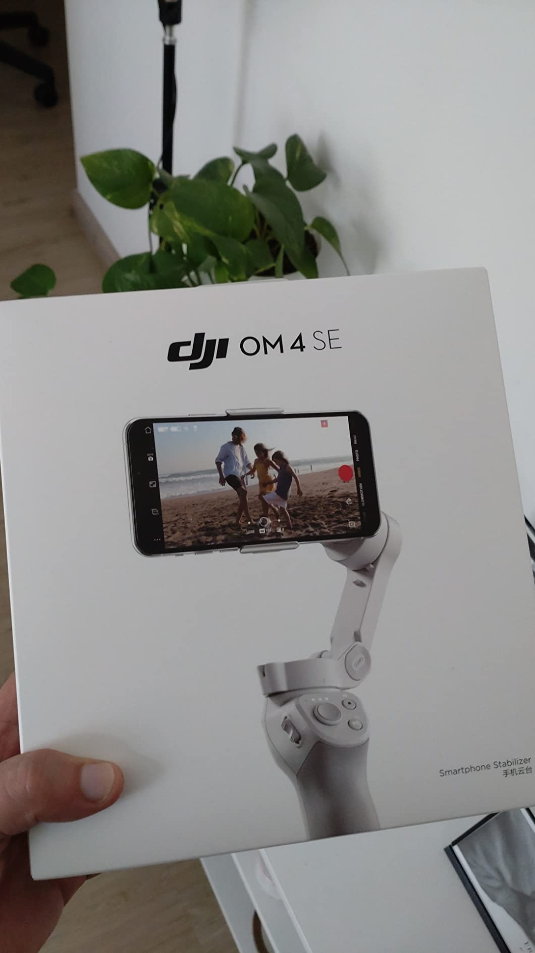 DJI OM 4 SE - 3-Axis Smartphone Gimbal Stabilizer with Tripod, Magnetic Design, Portable and Foldable, ActiveTrack 3.0, Story Mode, Vlogging Stabilizer, YouTube TikTok Video, for Android and iPhone customer photo 1