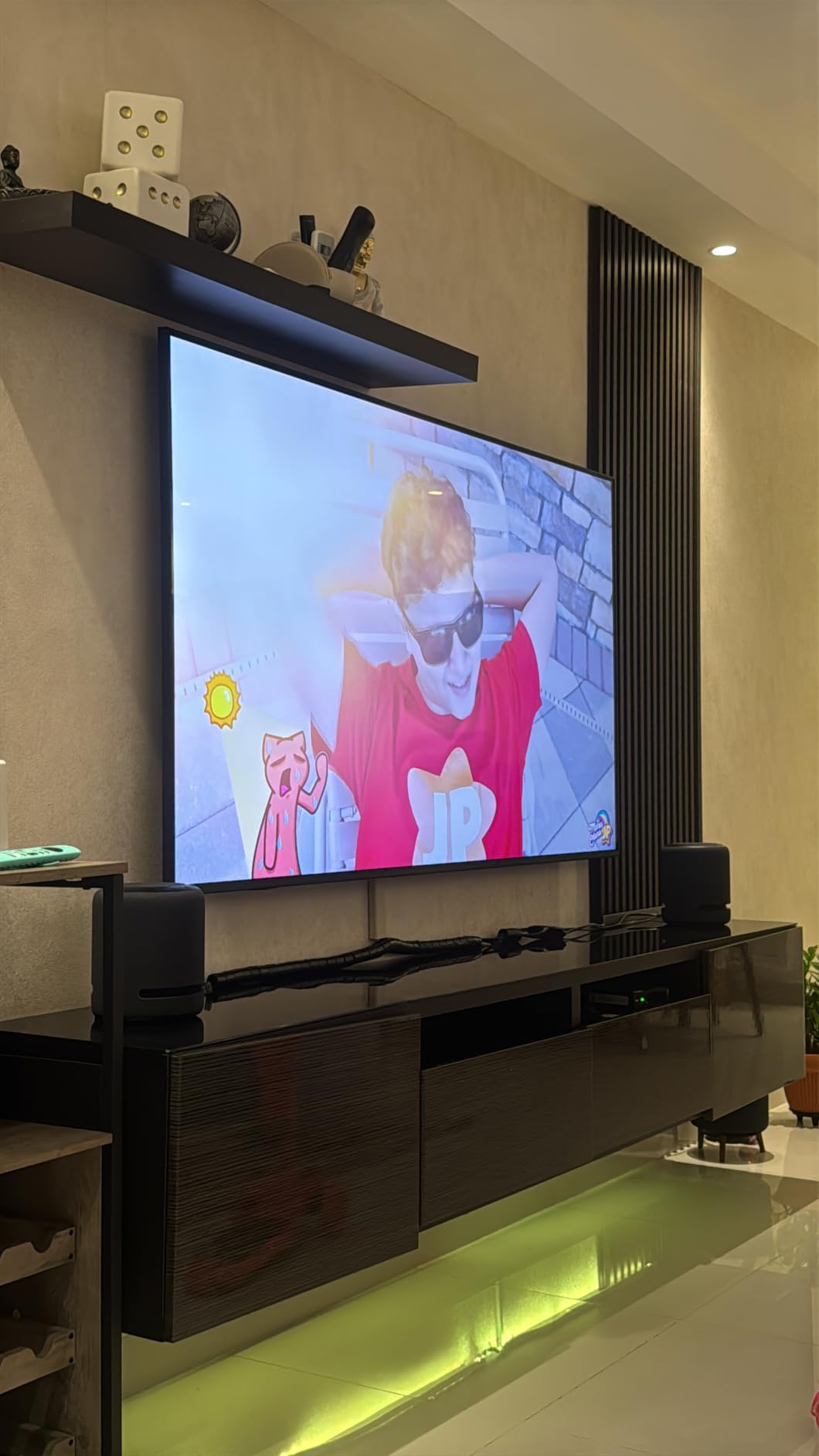 Vogel's TVM 3405 Fixed TV Wall Bracket for 32-77 inch TVs, Max. 110 lbs (50 kg), Flat TV Wall Mount max. VESA 400x400, Universal Compatibility, Distance to the wall just 0.87 inch customer photo 1