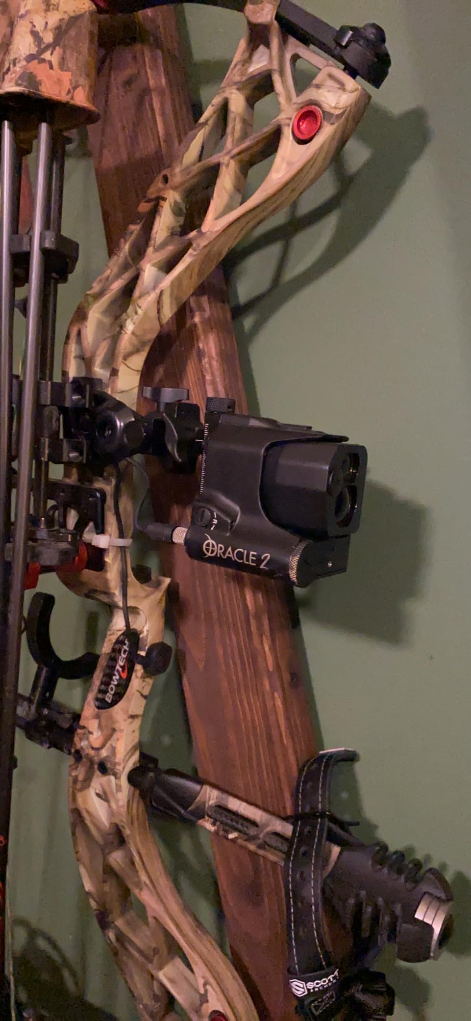 Burris Optics Oracle 2 Rangefinder Bow Sight, Built in Range Finder Measures Exact Distance, Calculates Perfect Aim/Drop Point, Adaptable Right or Left Handed Mount customer photo 2