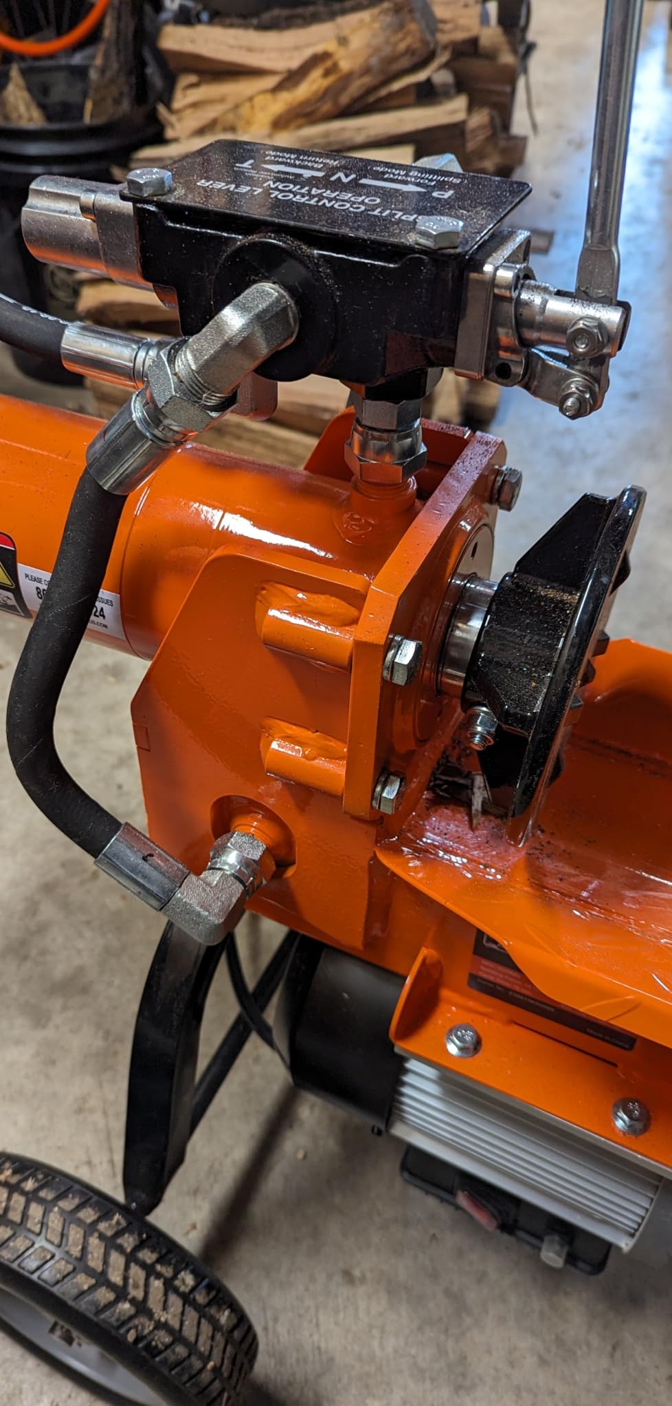 SuperHandy Hydraulic Log Splitter, 14 Ton, Portable Firewood Splitter | for firewood, cabins and seasonal wood prep; auto-return ram helps keep splitting cycles moving customer photo 2