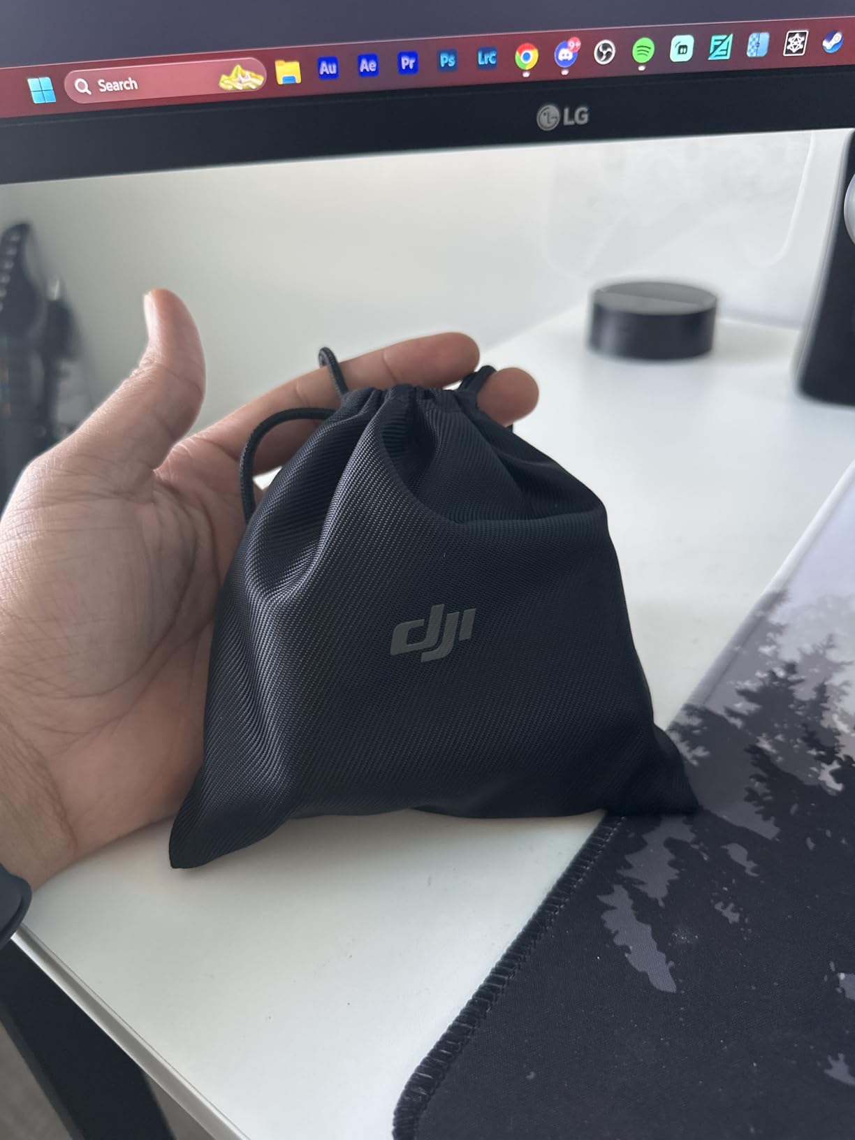 DJI Mic (2 TX + 1 RX + Charging Case), Wireless Lavalier Microphone, 250m (820 ft.) Range, 15-Hour Battery, Noise Cancellation Wireless Microphone for PC, iPhone, Record Interview, YouTube, Black customer photo 1