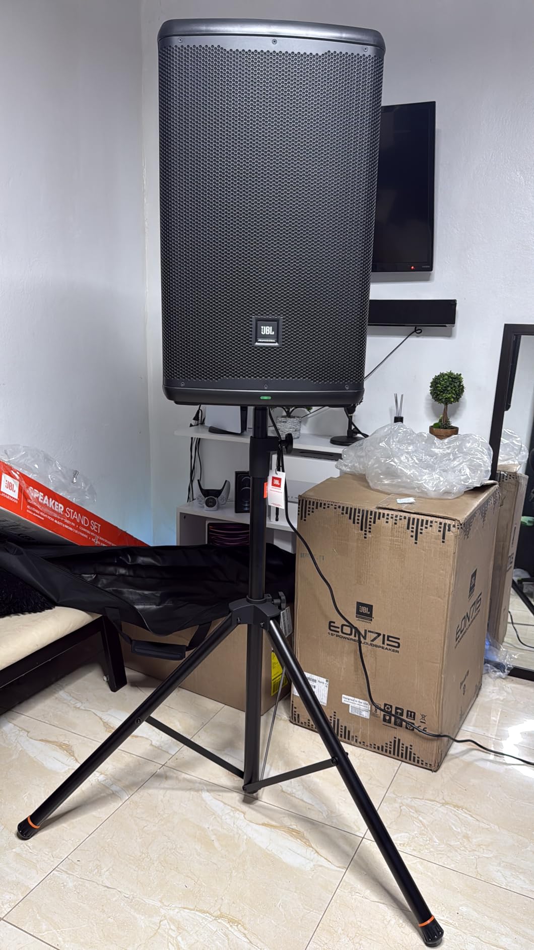 JBL Professional EON718S Powered PA Subwoofer with Bluetooth, 18-inch, Wired Electric, Black customer photo 2