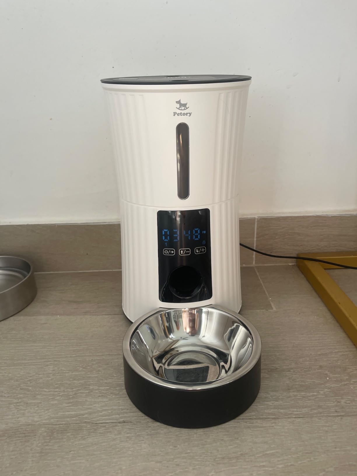 Petory Timed Automatic Cat Feeder - 4L Dry Food Dispenser for Cats & Dogs | With Desiccant Bag, Programmable Portion Control, Up to 6 Meals Daily, Dual Power Supply, 10-Second Voice Recorder customer photo 1