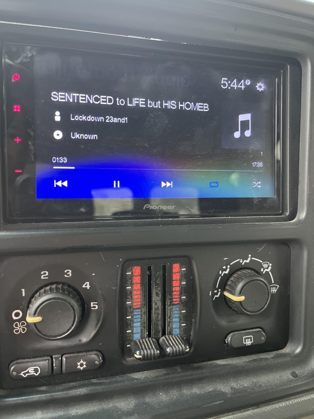 Pioneer DMH-130BT 6.8