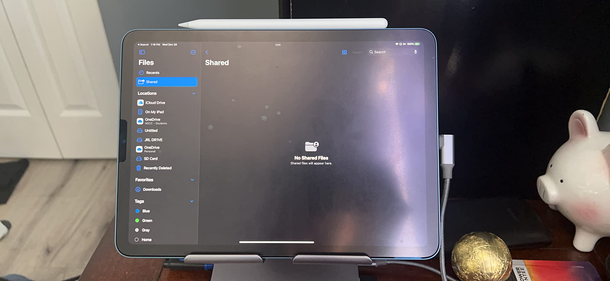 Anker USB C Hub for iPad, 551 USB-C Hub (8-in-1), with Foldable Tablet Stand, iPad Pro Dock, 4K HDMI, 2 USB-A Data Ports, for iPad Pro 5th Gen/iPad Air 5th Gen/iPad mini 6th and Later (Silver) customer photo 1