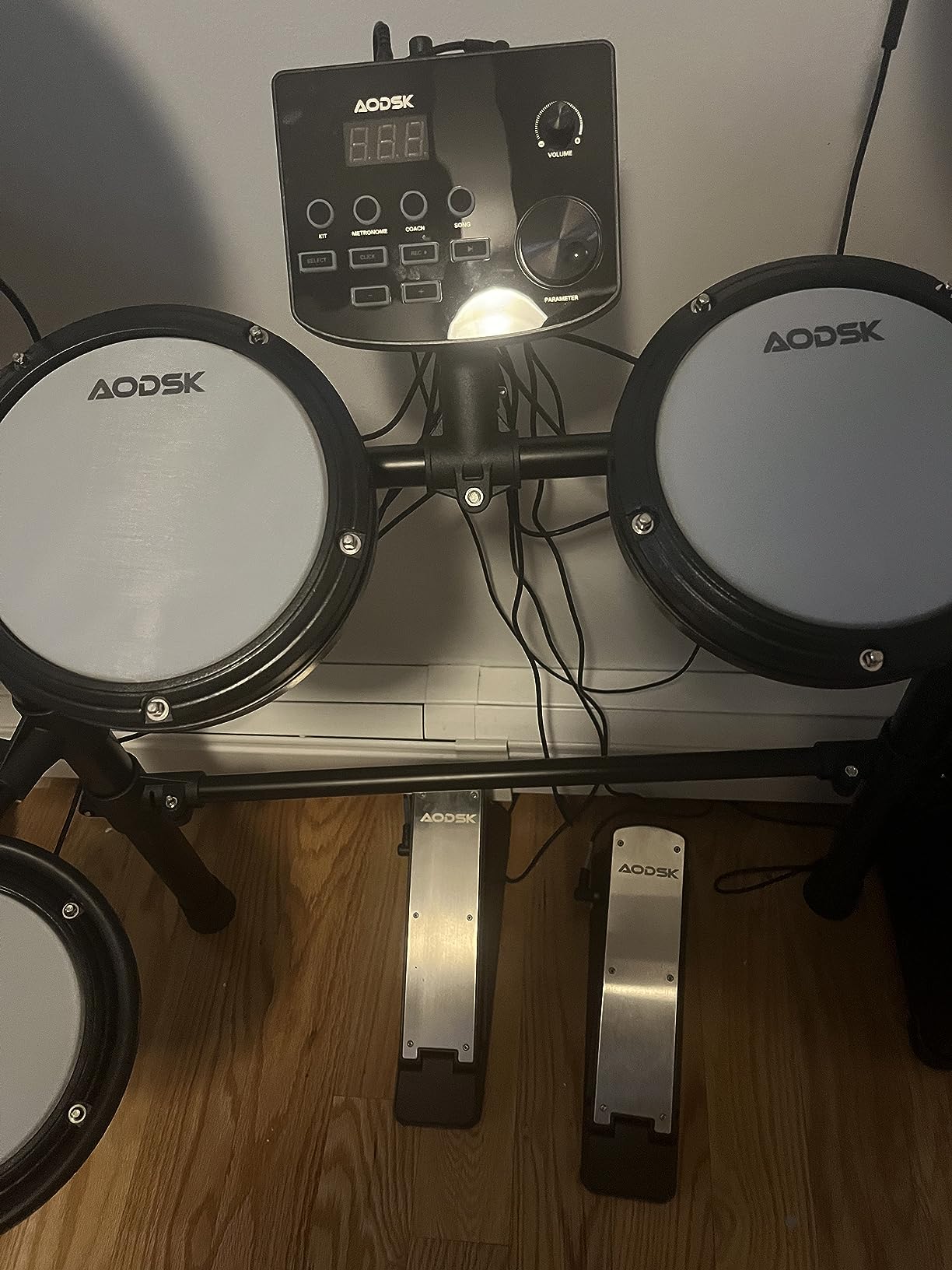 AODSK Electric Drum Set with Quiet Mesh Pads, Electronic Drum for Beginner, USB MIDI, Throne, Headphones, Sticks, Included 15 Kits and 195 Sounds (AED-403-Teenagers Beginners) customer photo 2