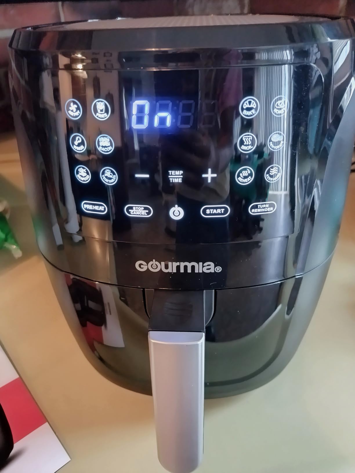 Gourmia Air Fryer - 6 Qt Large Capacity, FryForce 360º, Digital Display with 12 Presets, Roast, Bake, Broil, Dehydrate, Dishwasher Safe Accessories, Black customer photo 2