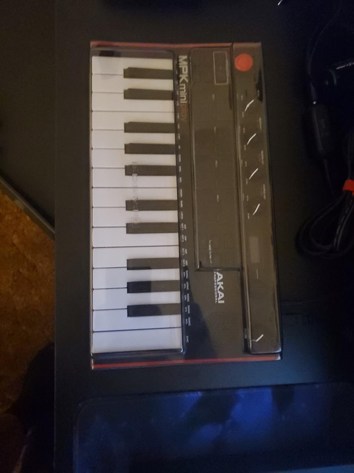 Akai Professional MPK Mini Play MK3 25-Key USB MIDI Keyboard Controller | Velocity-Sensitive Mini Keys, 8 MPC Pads, 8 Knobs, Built-In Sounds, Speaker, Software Suite Included, for Beat Makers customer photo 2