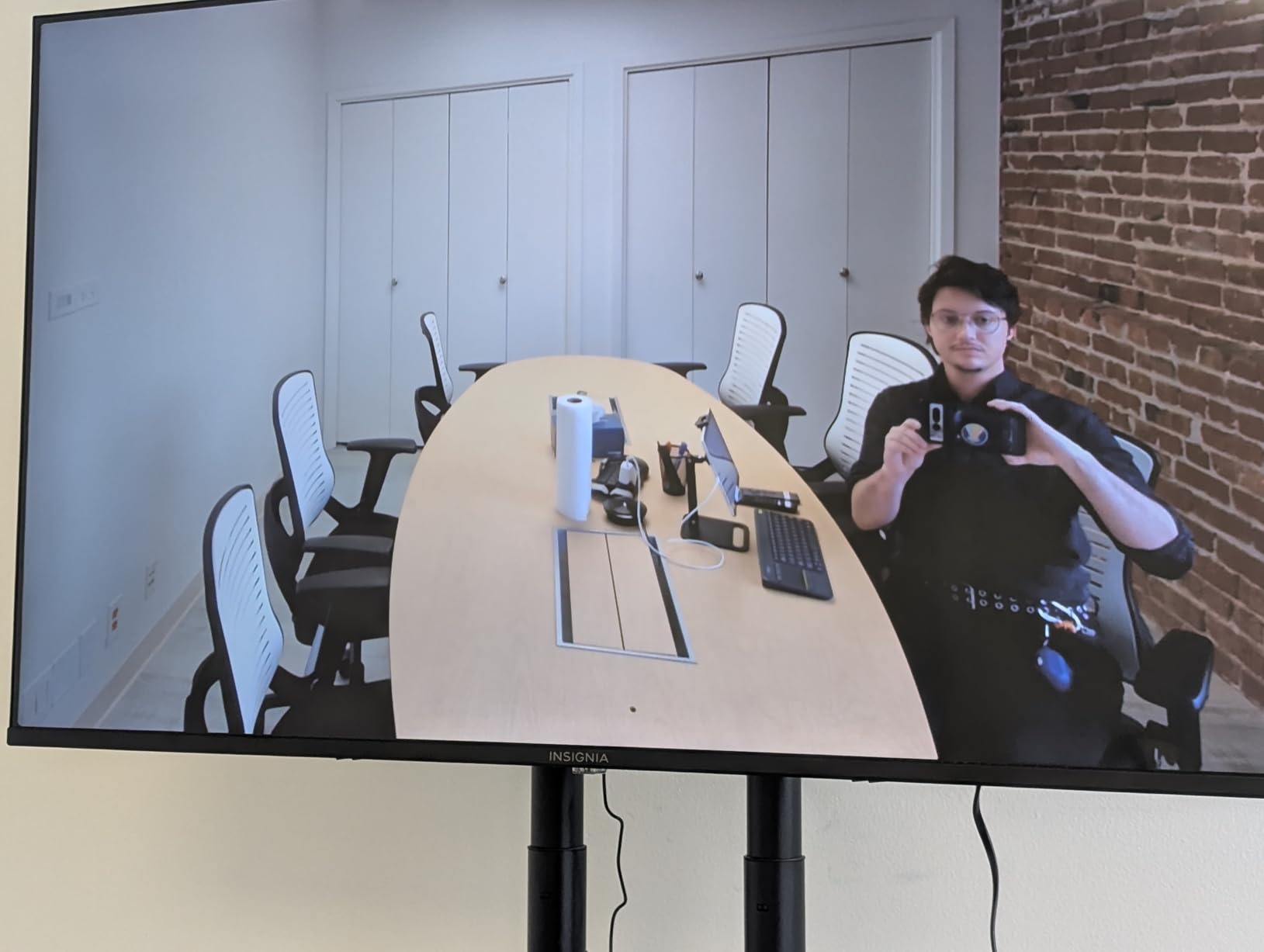Yealink 4K Video Conference Camera System for PC, Huddle Room, Teams & Zoom | All-in-One UVC34 Webcam with 8 Microphones & Speaker, 120-Degree Wide Angle, AI Auto Framing, Plug & Play Conference Meeting Bar customer photo 1