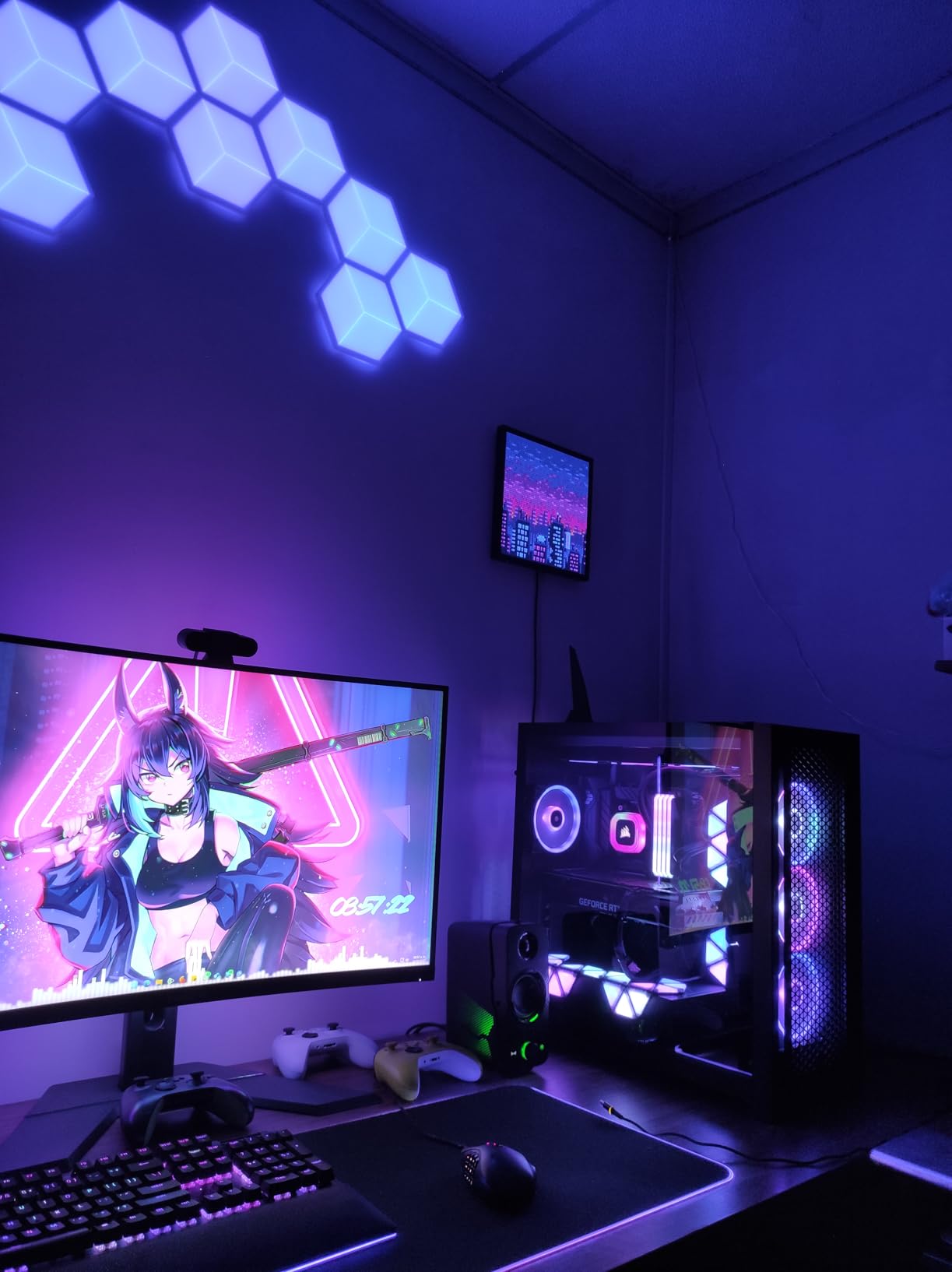 iCUE LC100 Case Accent Lighting Panels - Mini Triangle - 9X Tile Starter Kit (81 RGB LEDs with Light Diffusion, Simple Magnetic Attachment, iCUE Lighting Node PRO Included) customer photo 2