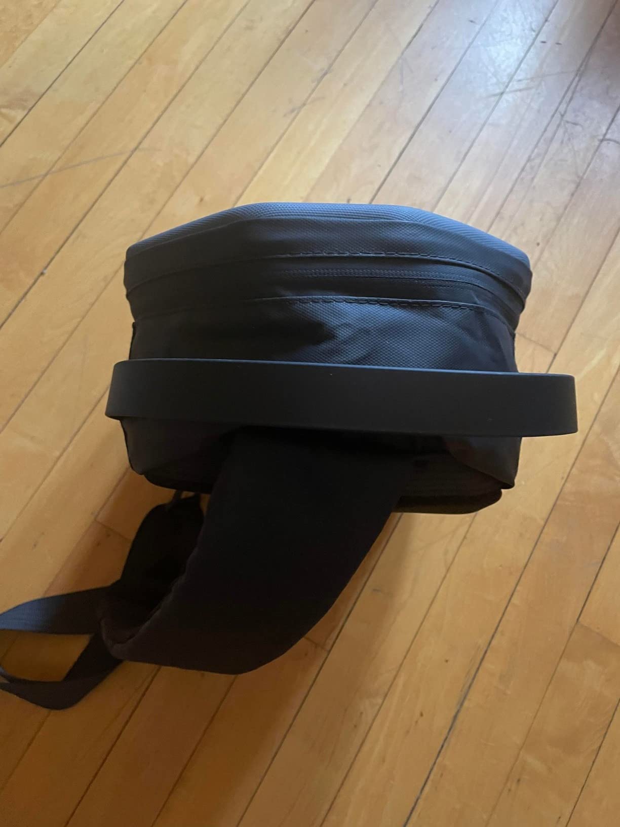 TOENNESEN VR Carrying Case for Meta Quest 3S/3/2, Fits BOBOVR/KIWI Straps | Half-Hard Shell, Shoulder Strap, Storage for Headset and Controllers, Travel-Friendly Design customer photo 1