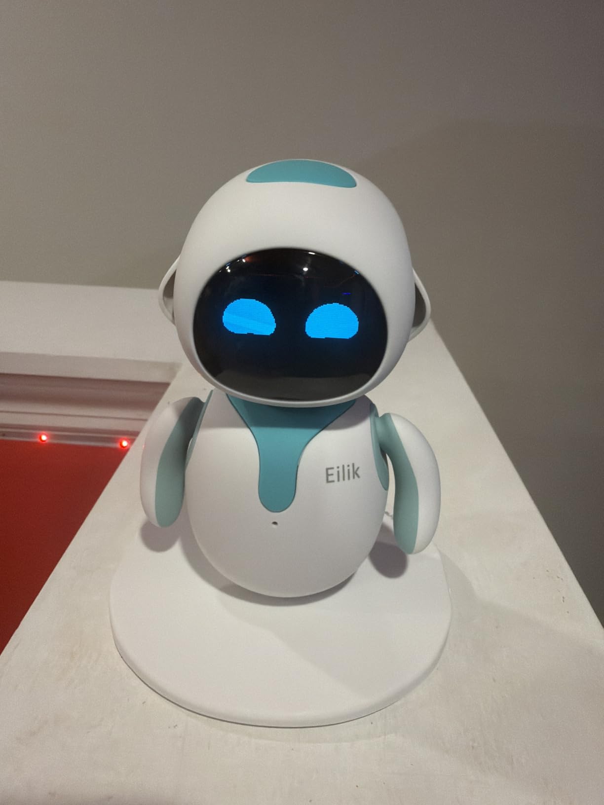ENERGIZE LAB Eilik -Your Desktop Companion Full of Personality with Expressive Animations & Reactions, Touch-Responsive Play, Mini Games, Robot for Adults & Kids customer photo 1