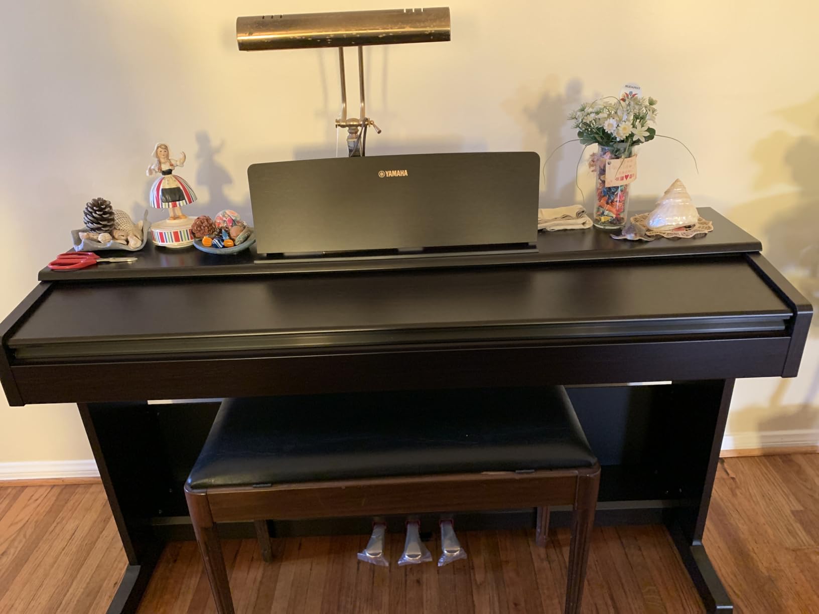 Yamaha Arius Series 88-Key Weighted Action Upright Digital Piano for Beginner and Intermediate Players, Dynamic Response, Grand Piano Sound, 3-pedal Unit, Bench Included, Rosewood YDP105R customer photo 1