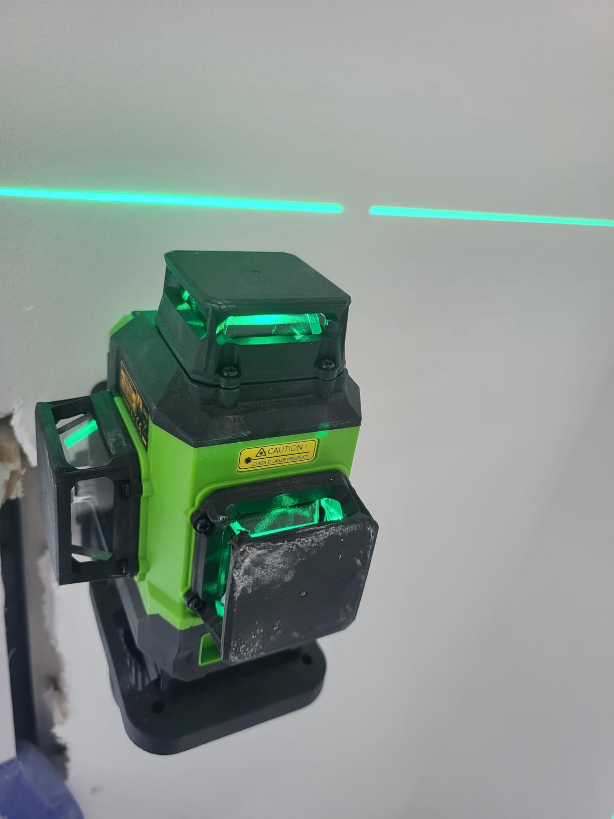 Huepar Laser Level 360 Self Leveling, Rechargeable Green Laser 3x360° Cross Line Lazer Leveler 3D Level Laser Tool for Construction and Picture Hanging, Strong Magnetic Bracket&Hard Carry Case -HM03CG customer photo 2