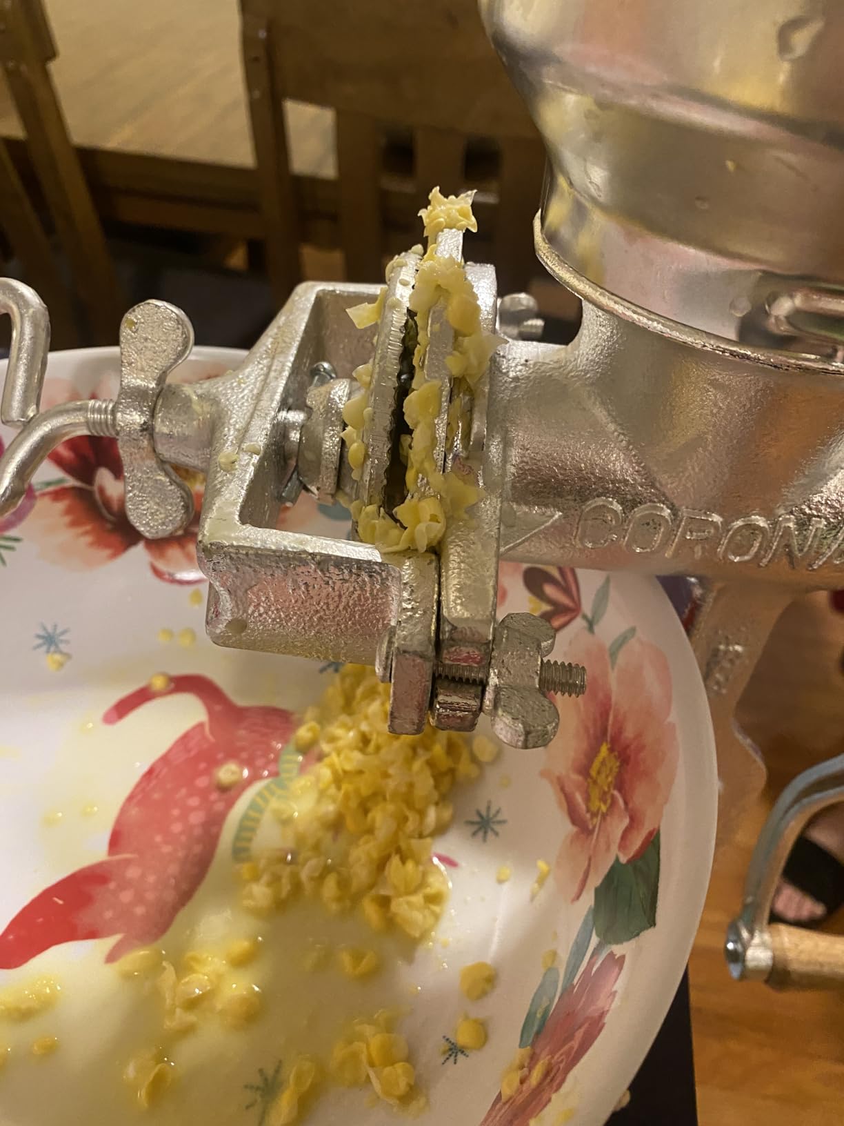 Corona Manual Grain Mill, Cast Iron Corn Grinder with Hand Crank for Corn, Wheat, Rice, Coffee & Spices, Adjustable Flour Mill for Home Kitchen Use customer photo 1