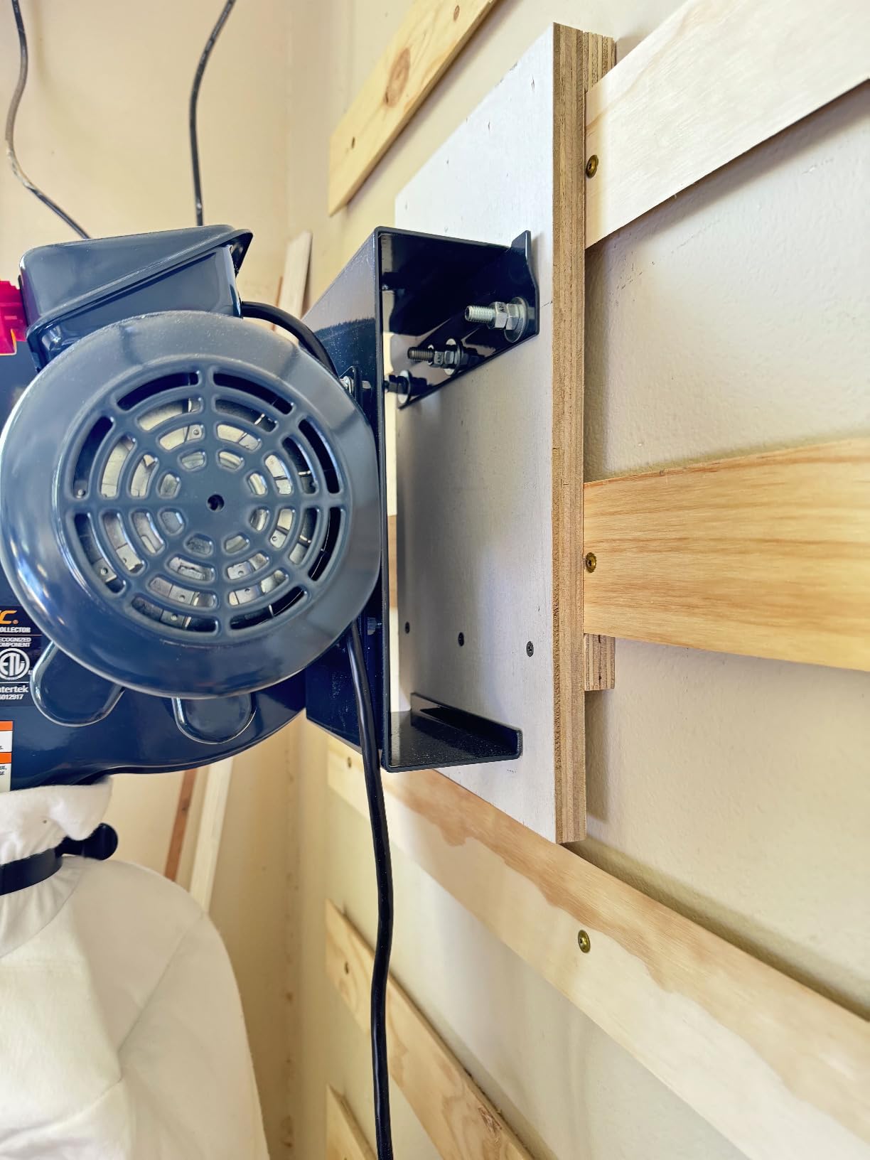 POWERTEC 1 HP, 560 CFM Wall Mount Dust Collector with 1 Micron Dust Collector Bags, Dust Collectors for Woodworking Dust Collection System (DC5371) customer photo 2