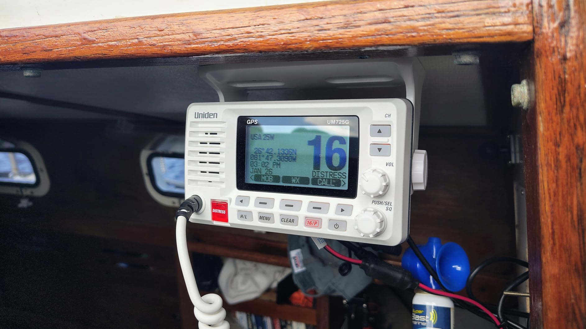 Uniden UM725GBK Marine VHF Radio, All USA, Canada, and Intl. Marine Channels, 1Watt/25Watt Transmit Power, Largest LCD Screen in Class, NOAA Weather Channels w/Alerts, Speaker Mic, GPS Built-in customer photo 2