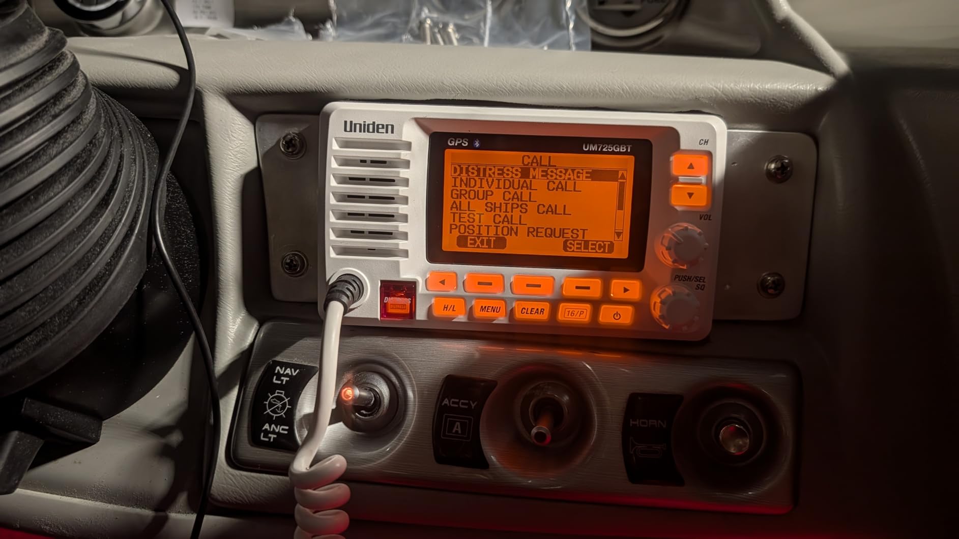 Uniden UM725GBT Marine VHF Radio, All USA, Canada, and Intl. Marine Channels, 1Watt/25Watt Transmit Power, Largest LCD Screen in Class, NOAA Weather Channels, Speaker Mic, GPS Built-in, and Bluetooth customer photo 2