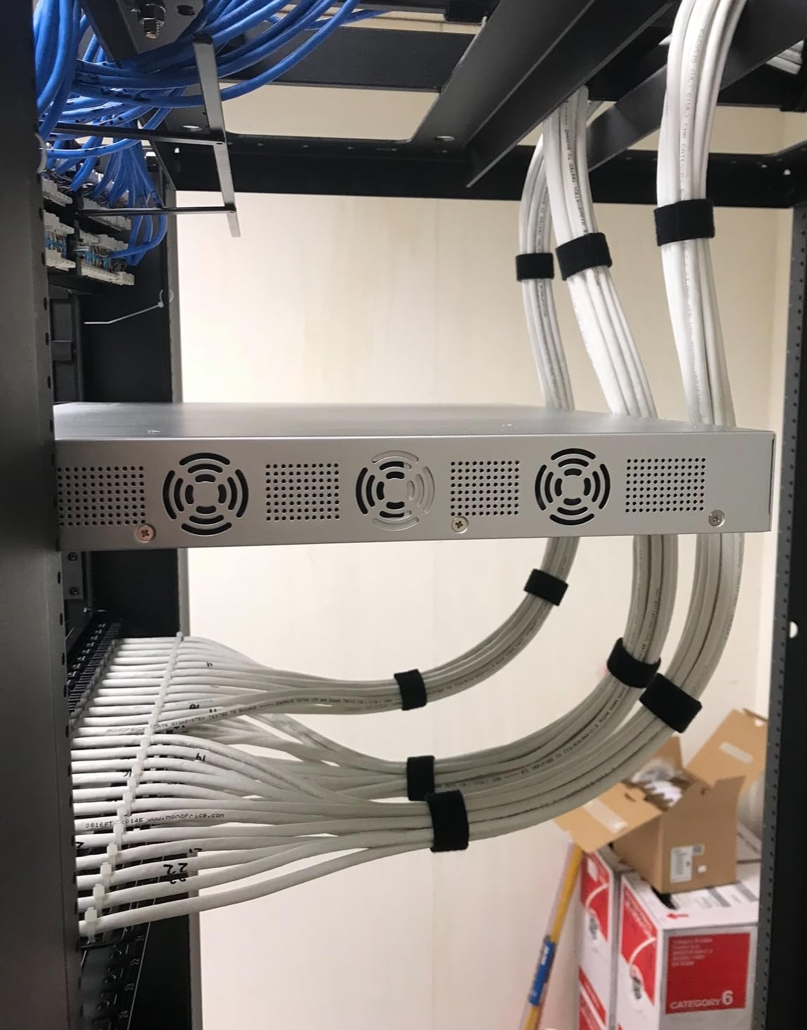 Cable Matters 2U 48 Port Keystone Patch Panel with Cable Management | With Support Bar, Rackmount or Wall Mount, 19-Inch Blank Patch Panel for Keystone Jacks customer photo 1