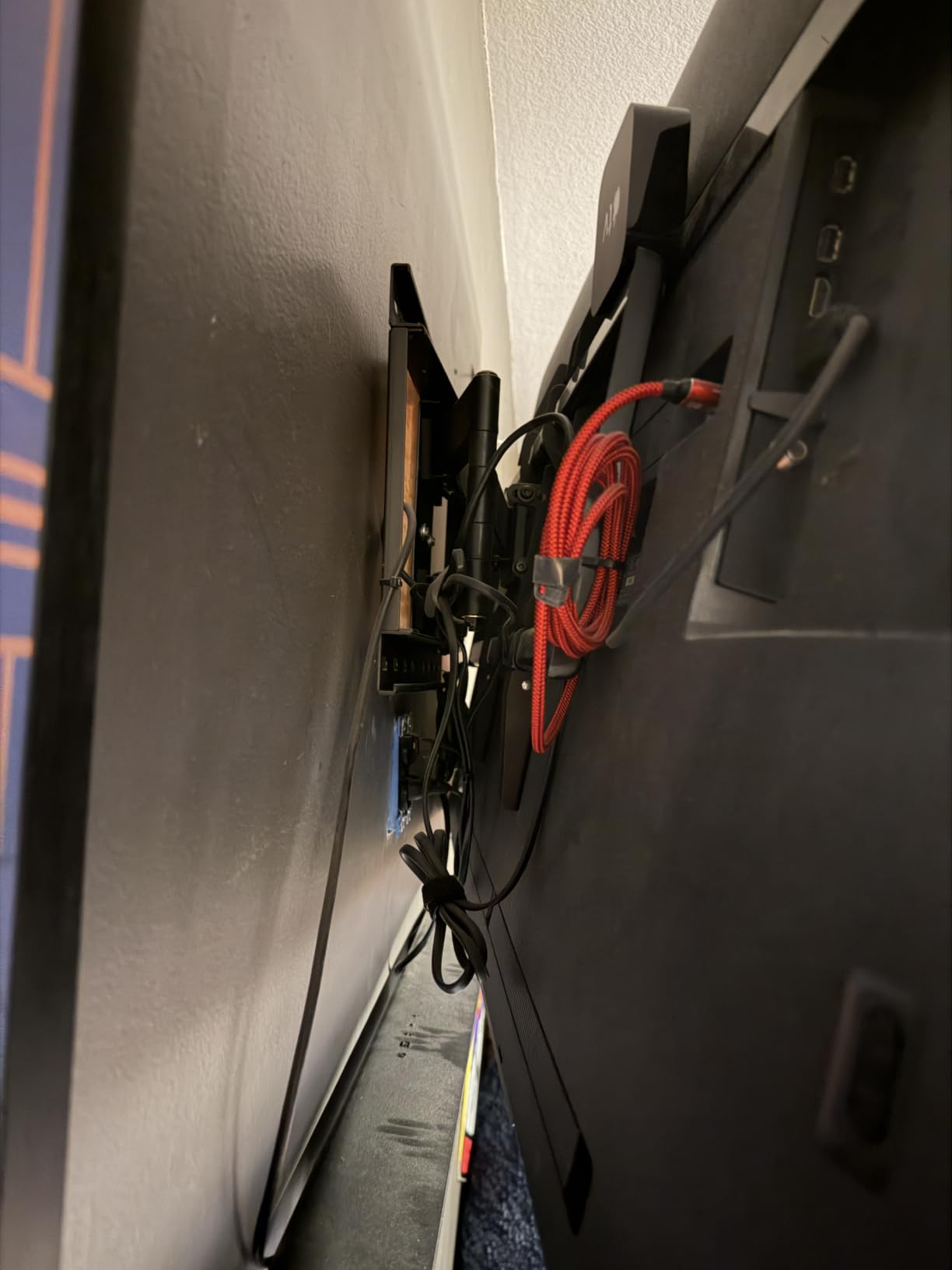 Perlegear UL Listed Full Motion TV Wall Mount for 42-90