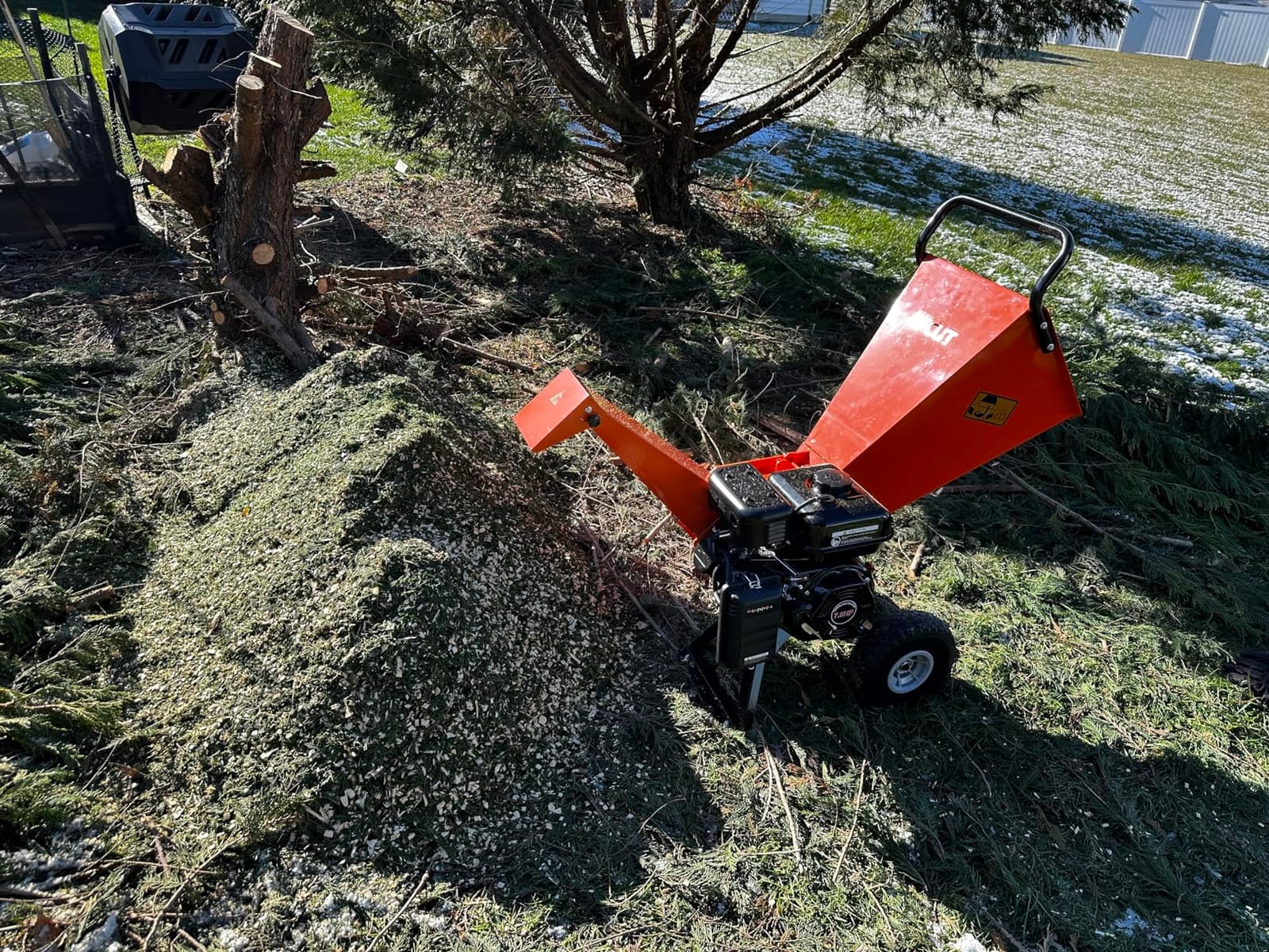 Wood Chipper Shredder Mulcher 7HP Gas Powered Heavy Duty Compact Design 3
