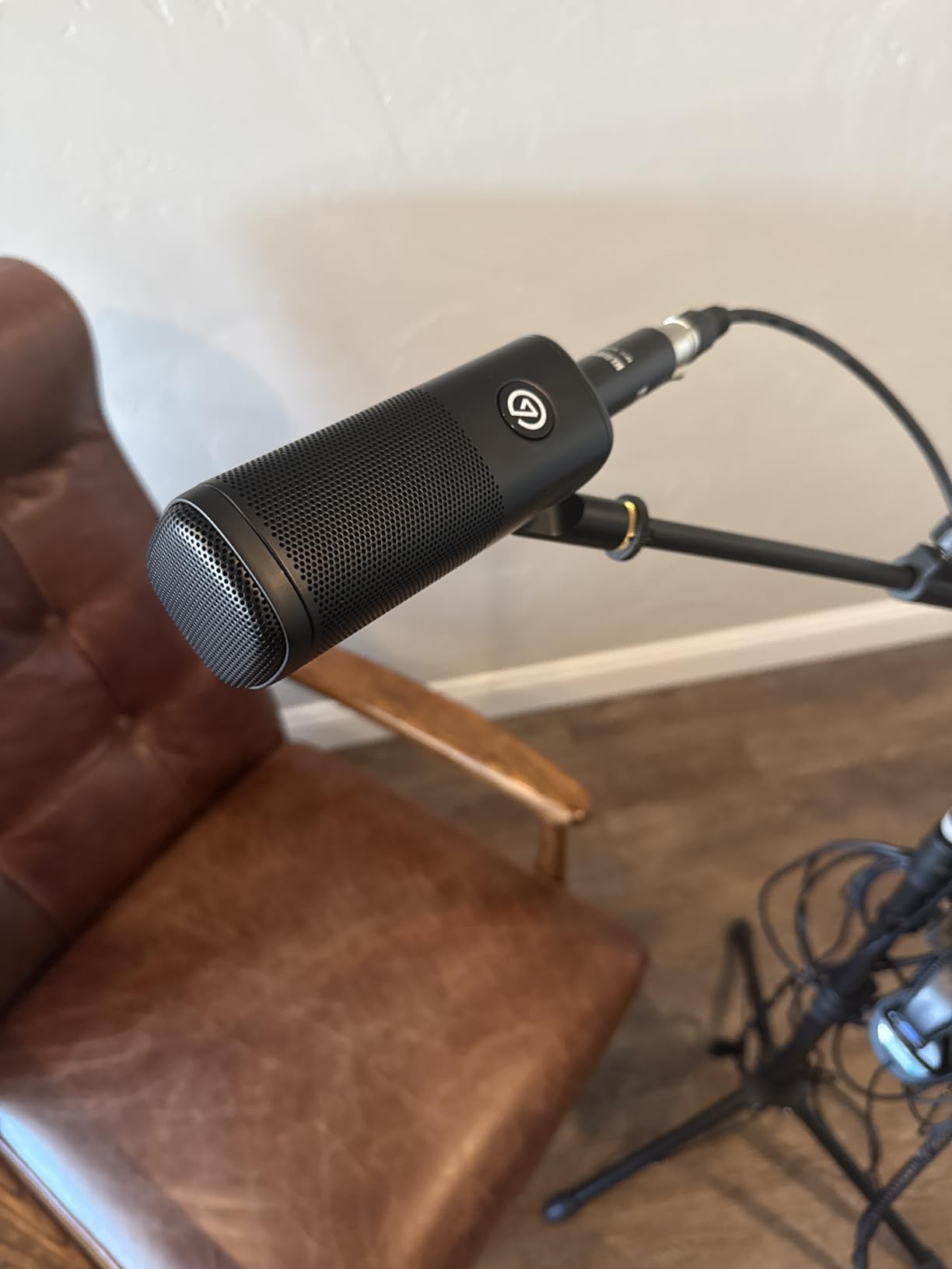 Elgato Wave DX Dynamic XLR Microphone, Cardioid Pattern customer photo 1