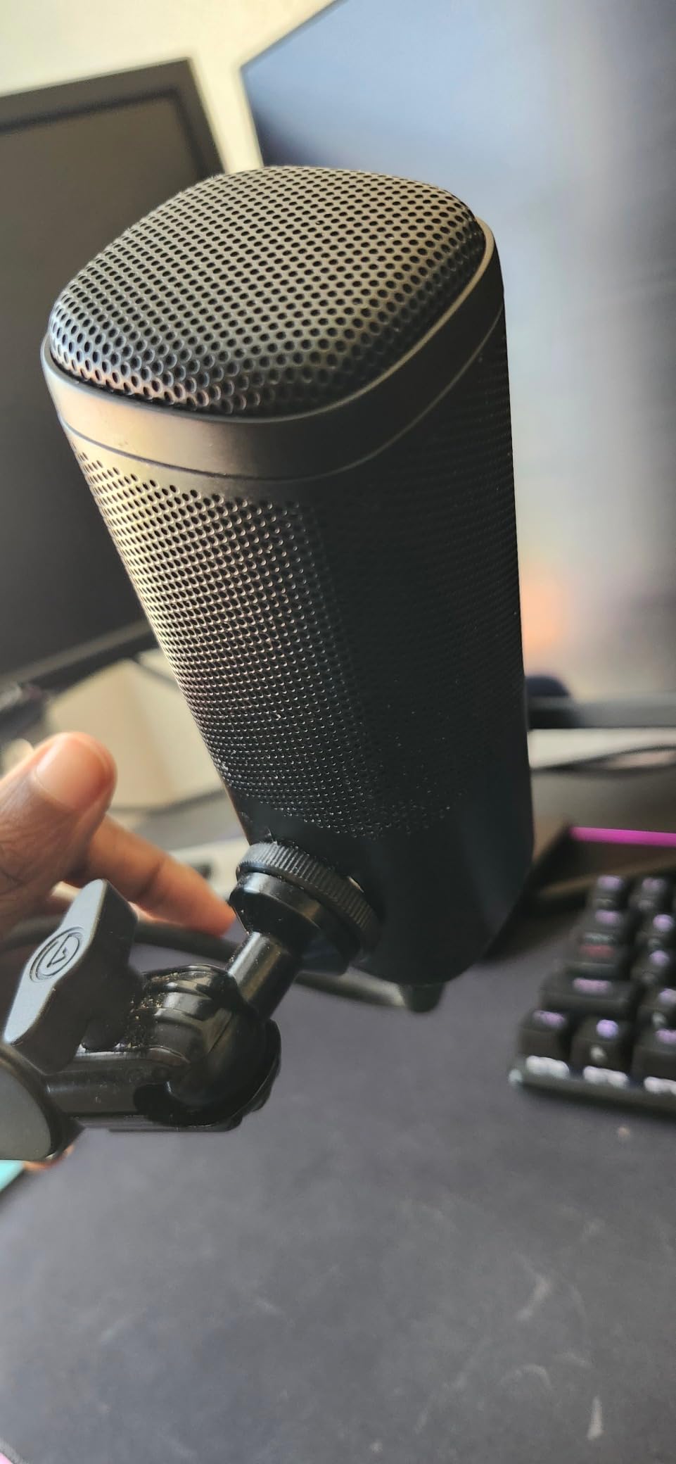 Elgato Wave DX Dynamic XLR Microphone, Cardioid Pattern customer photo 2