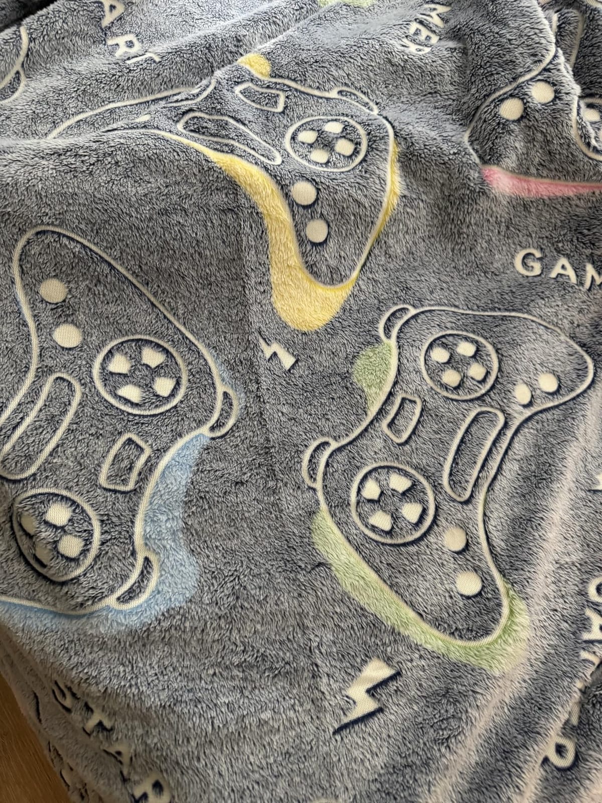 Glow in The Dark Blanket Game Controller Throw Blanket, Gamer Gifts Toys for Kids Boyfriend, Boys Teen Soft Cozy Gaming Blanket Gamer Gifts Game Decor Blankets for Home Bedroom 50