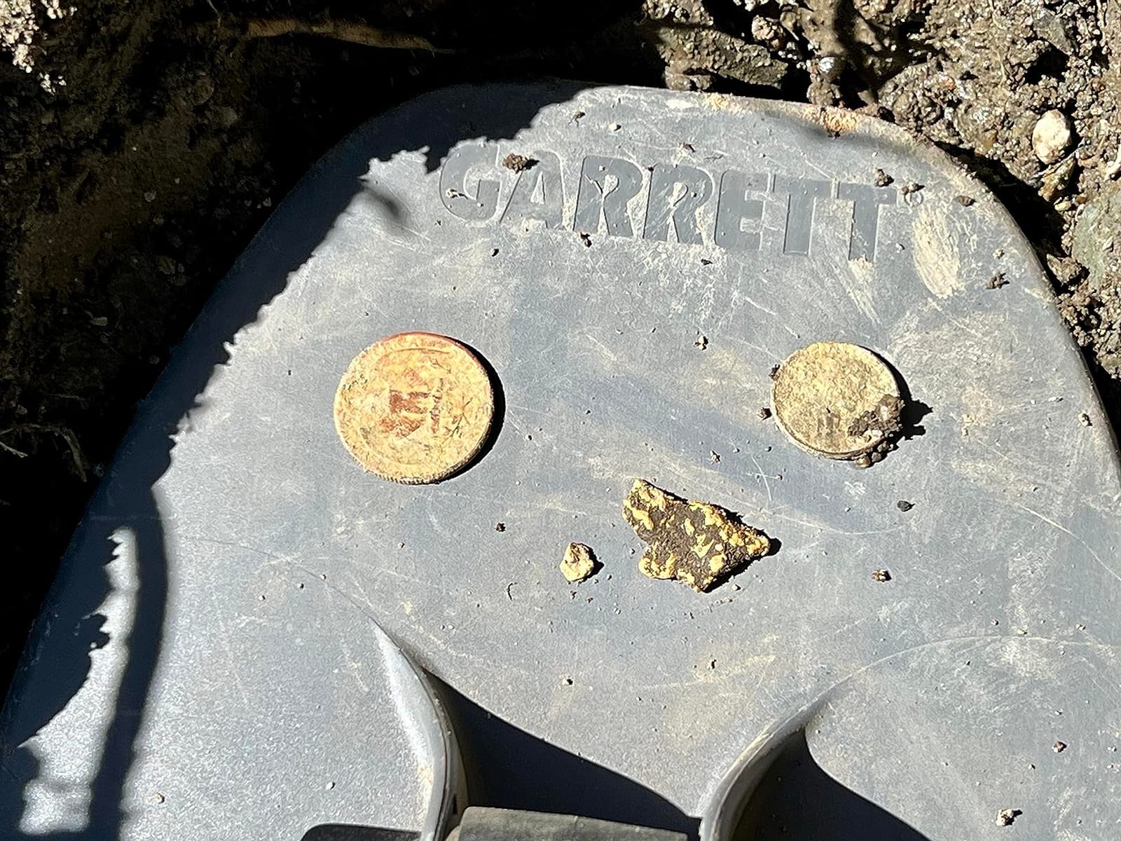 Garrett Axiom - Made in the USA - Pro Gold Metal Detector with 13