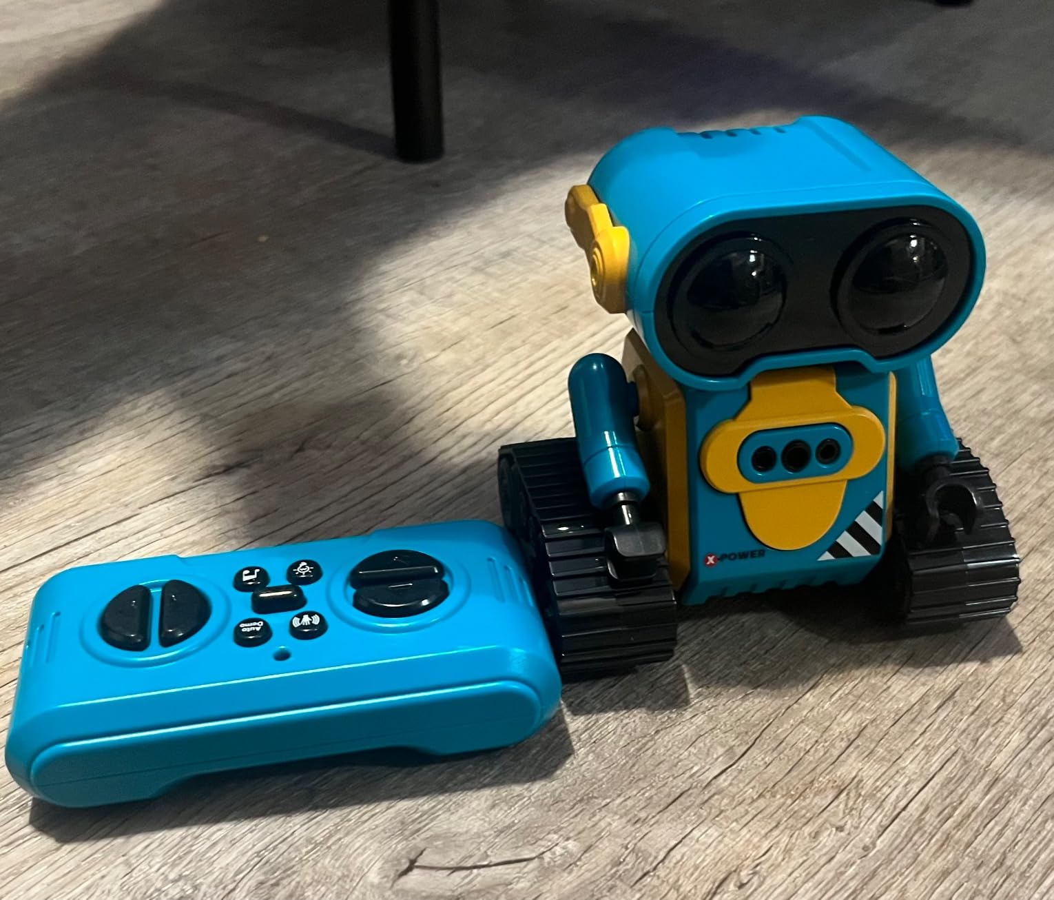 Hamourd Robot Toys - Kids Toys Rechargeable RC Robots, Remote Control Toy with Auto-Demonstration, Flexible Head & Arms, Dance Moves, Music, Shining LED Eyes, for Girls Boys customer photo 1