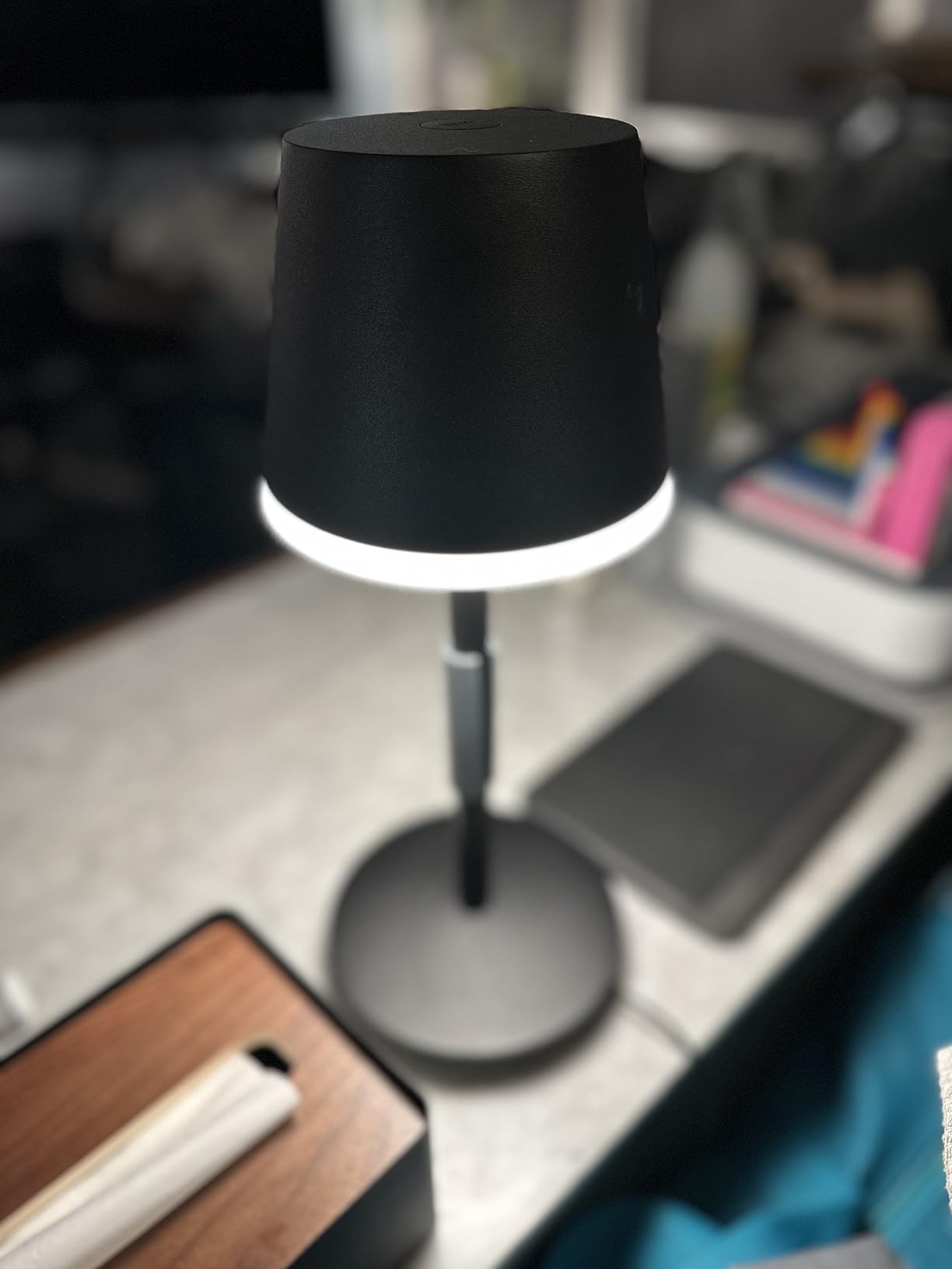 Philips Hue Go Smart Portable Table Lamp, 1-Pack | White and Colour Ambience, LED Colour Changing, Indoor & Outdoor Use, Control with Hue App or Voice Assistant customer photo 1
