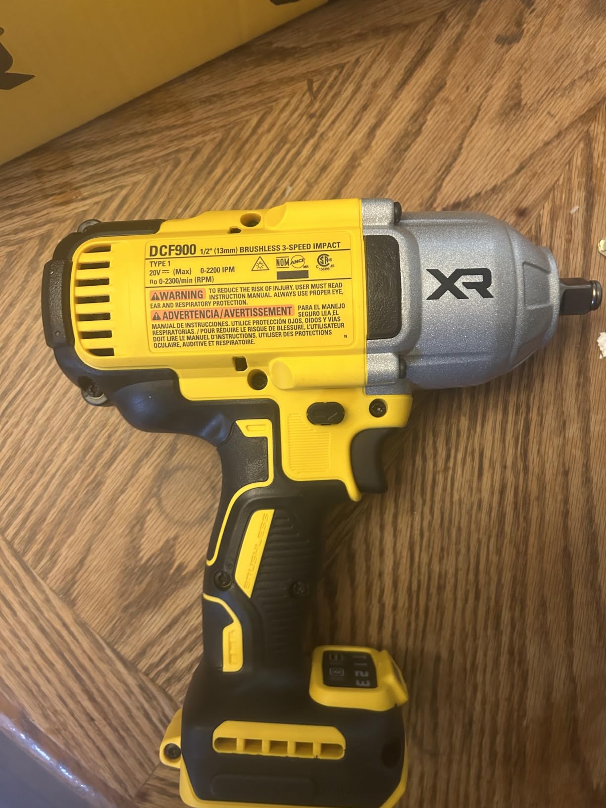 DEWALT 20V MAX Cordless Impact Wrench with Hog Ring Anvil, Brushless High Torque 1/2 Impact Gun, 4-Mode Speed, Includes Battery, Charger and Kit Bag (DCF900P1) customer photo 1