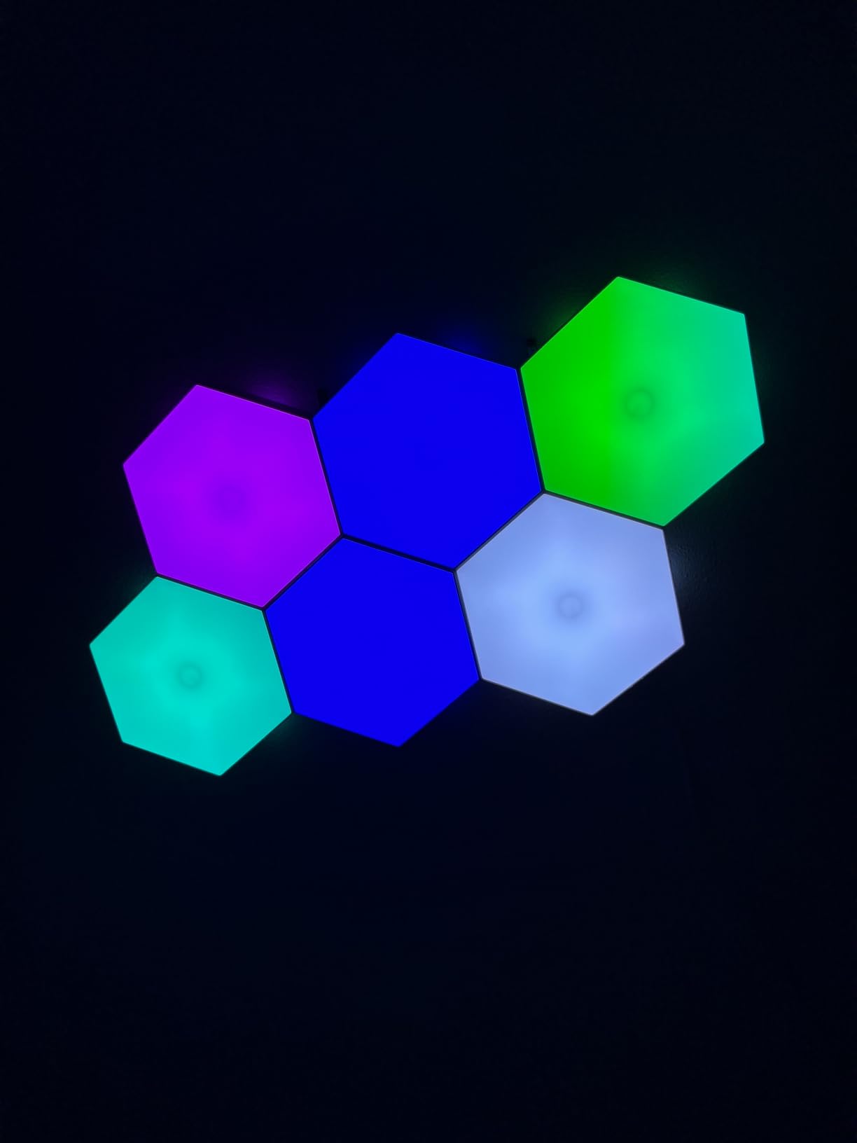 Vcwtty Hexagon Light Panels with Remote, 13 Colors, 6 Pack, Touch Control, RGB Gaming Lights, DIY Modular Design, Sensory Room, Bedroom, Party, USB Powered, Wall Decor customer photo 1